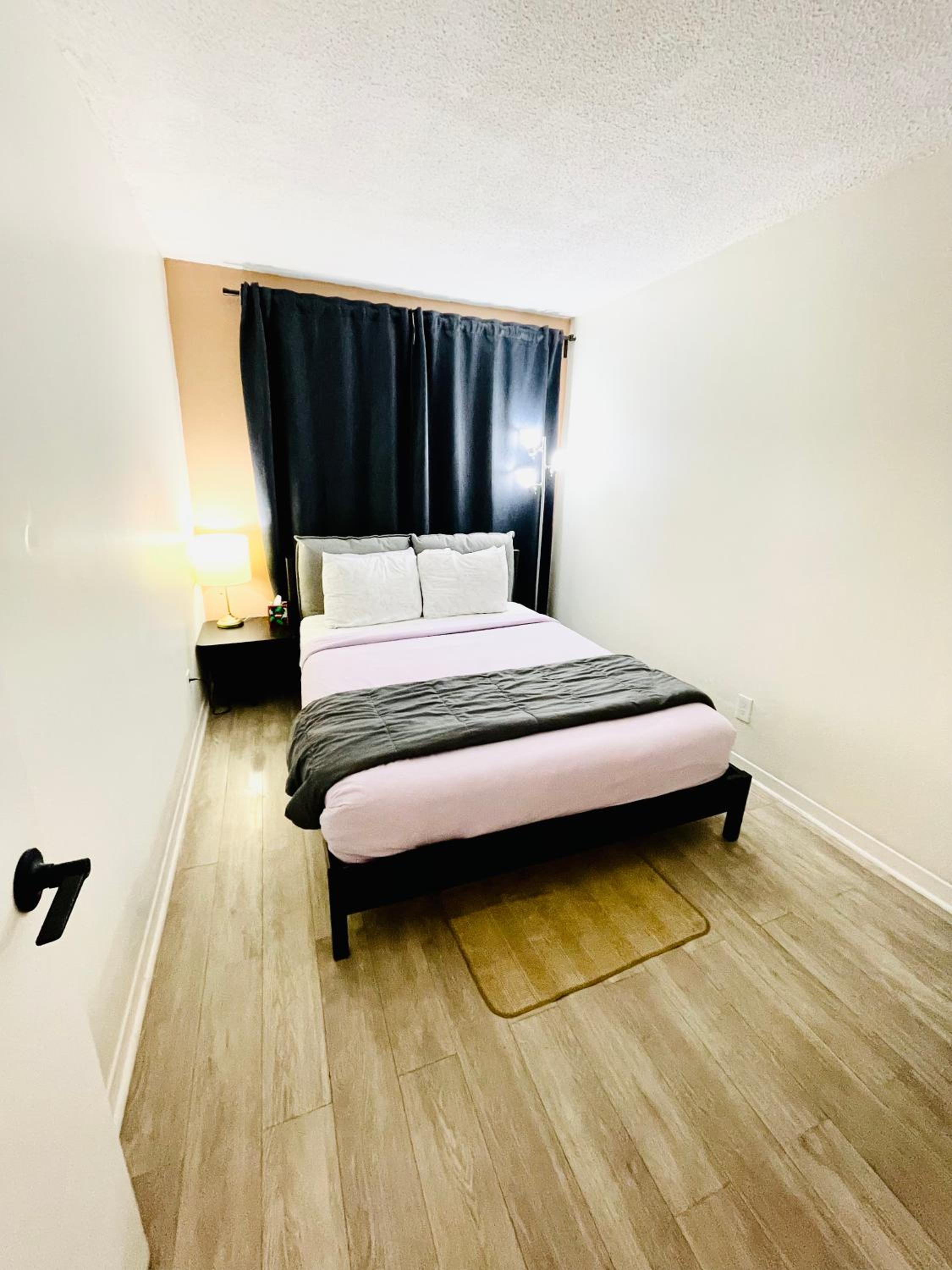 Cozy 2-Bedroom Apartment in the Heart of Downtown Ottawa