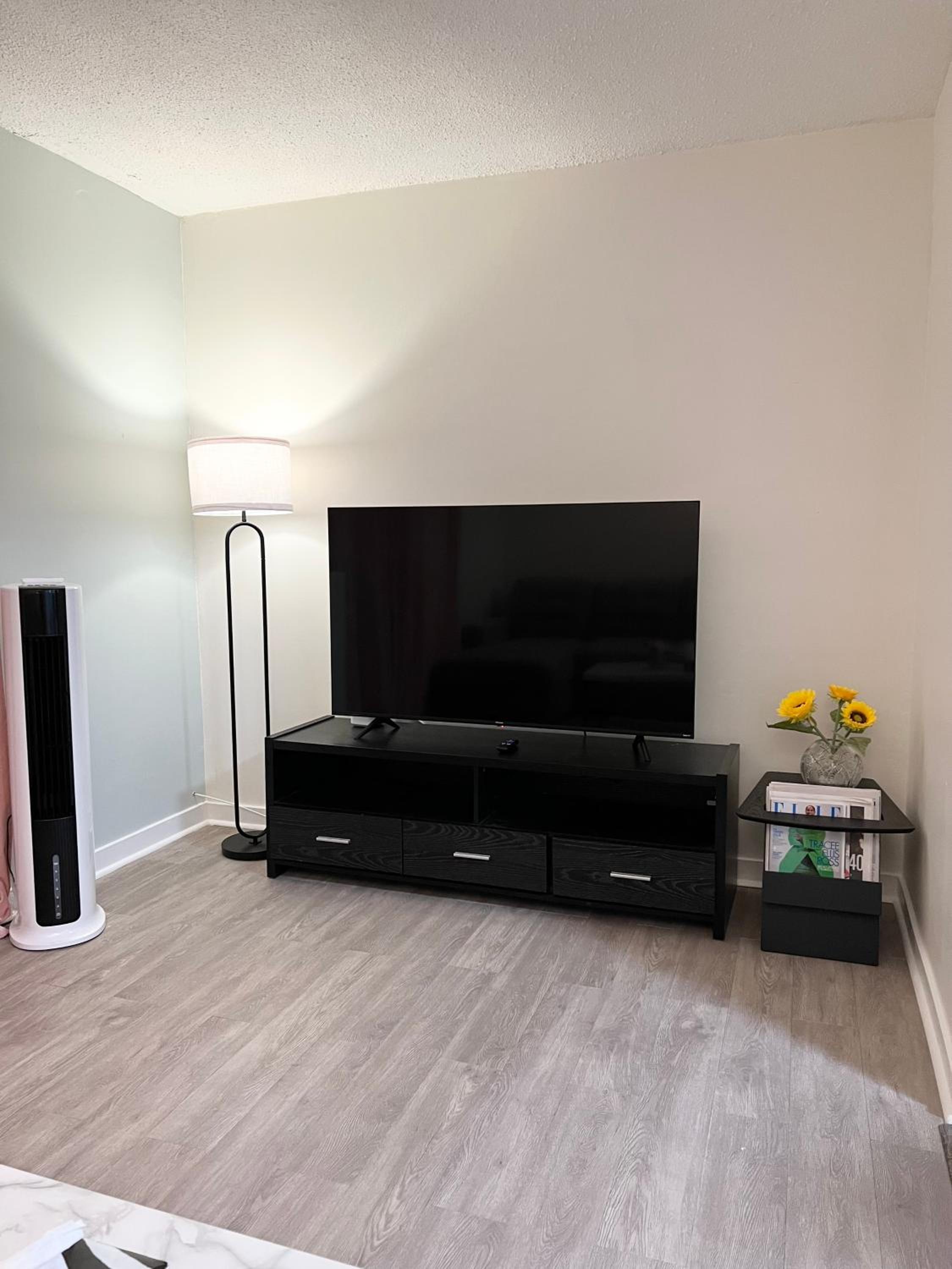 Cozy 2-Bedroom Apartment in the Heart of Downtown Ottawa