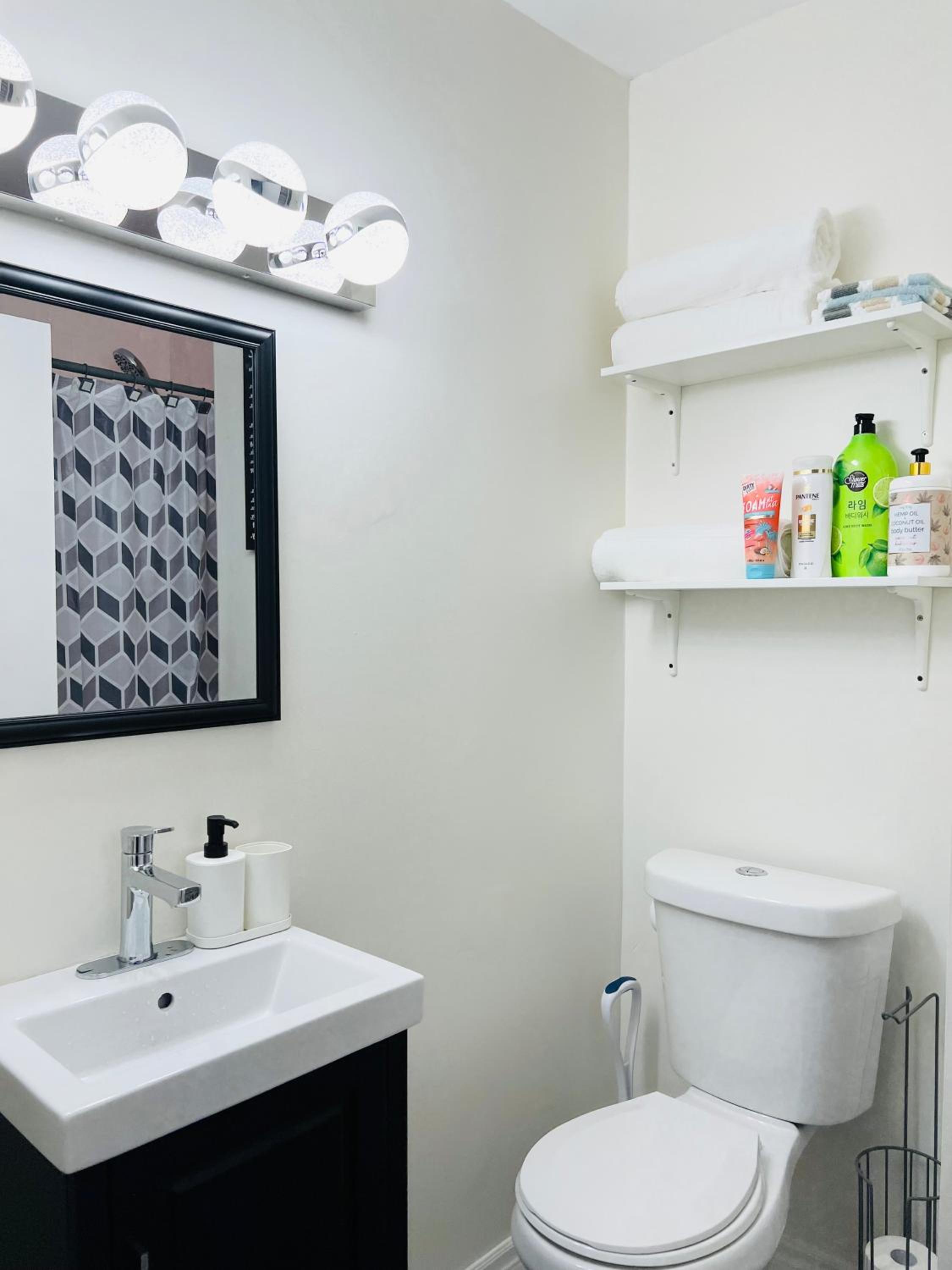 Cozy 2-Bedroom Apartment in the Heart of Downtown Ottawa
