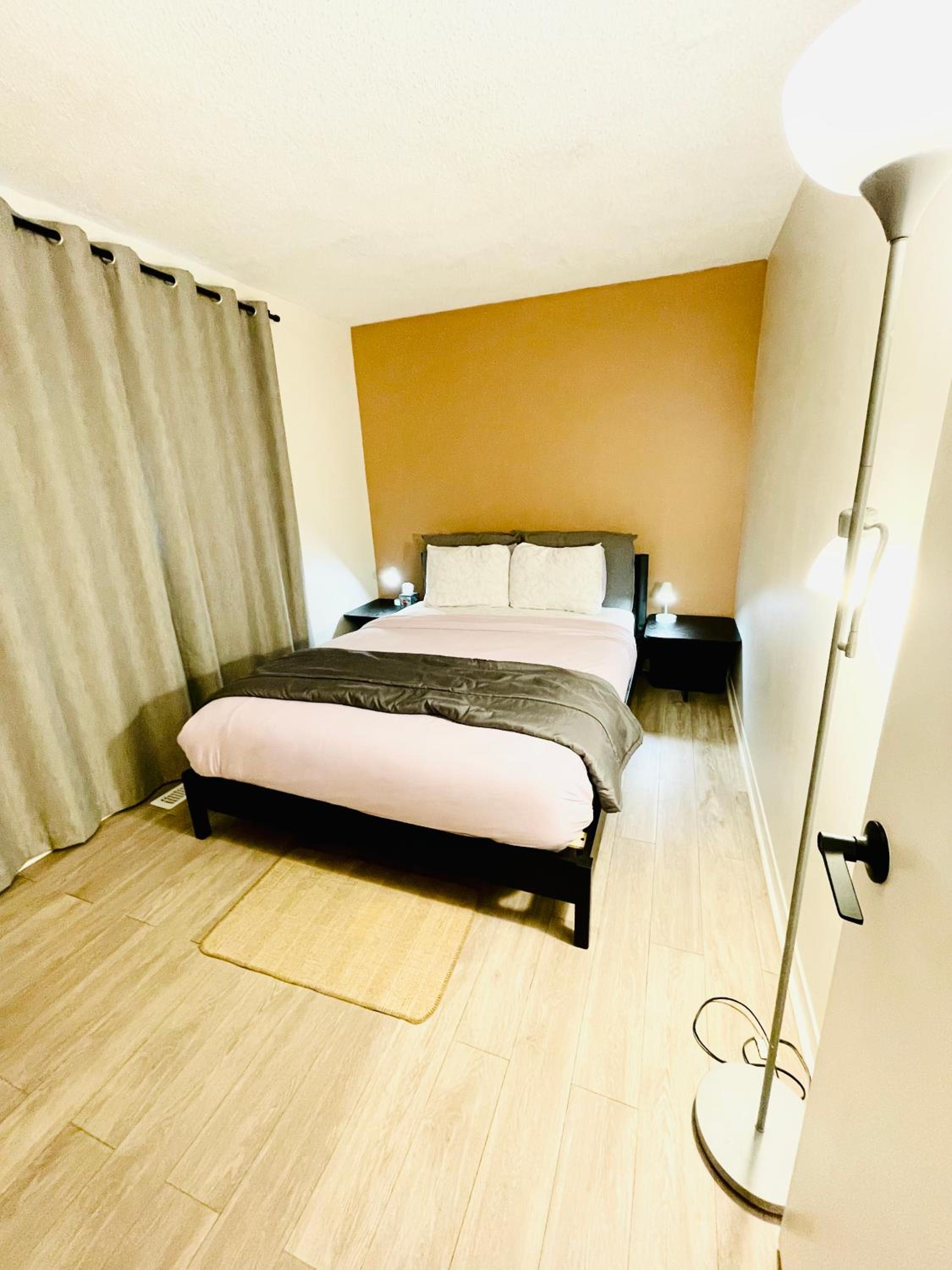 Cozy 2-Bedroom Apartment in the Heart of Downtown Ottawa