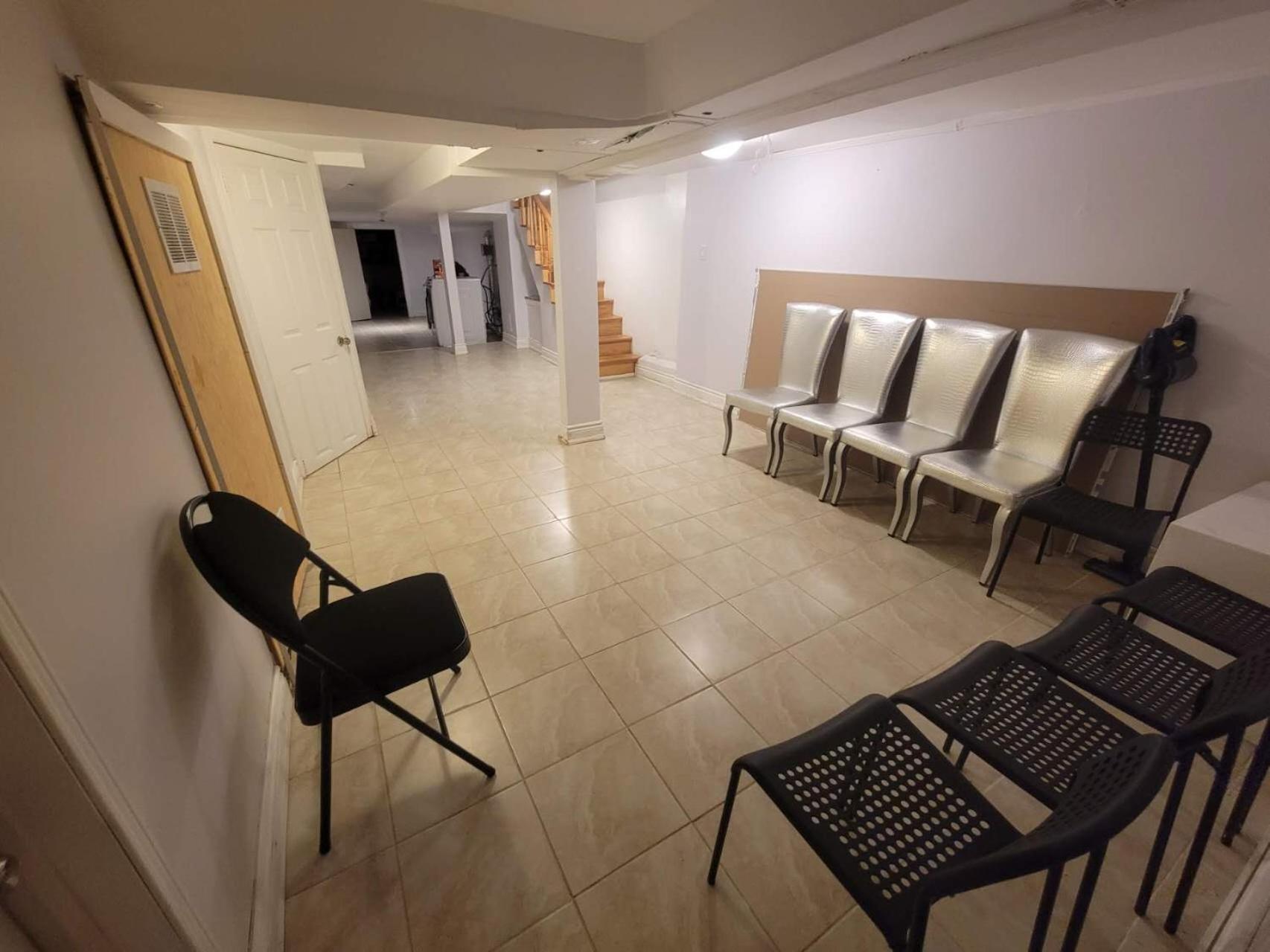 6 Bedroom house steps to public transit Conference & Convention Centres Entertainment Museum