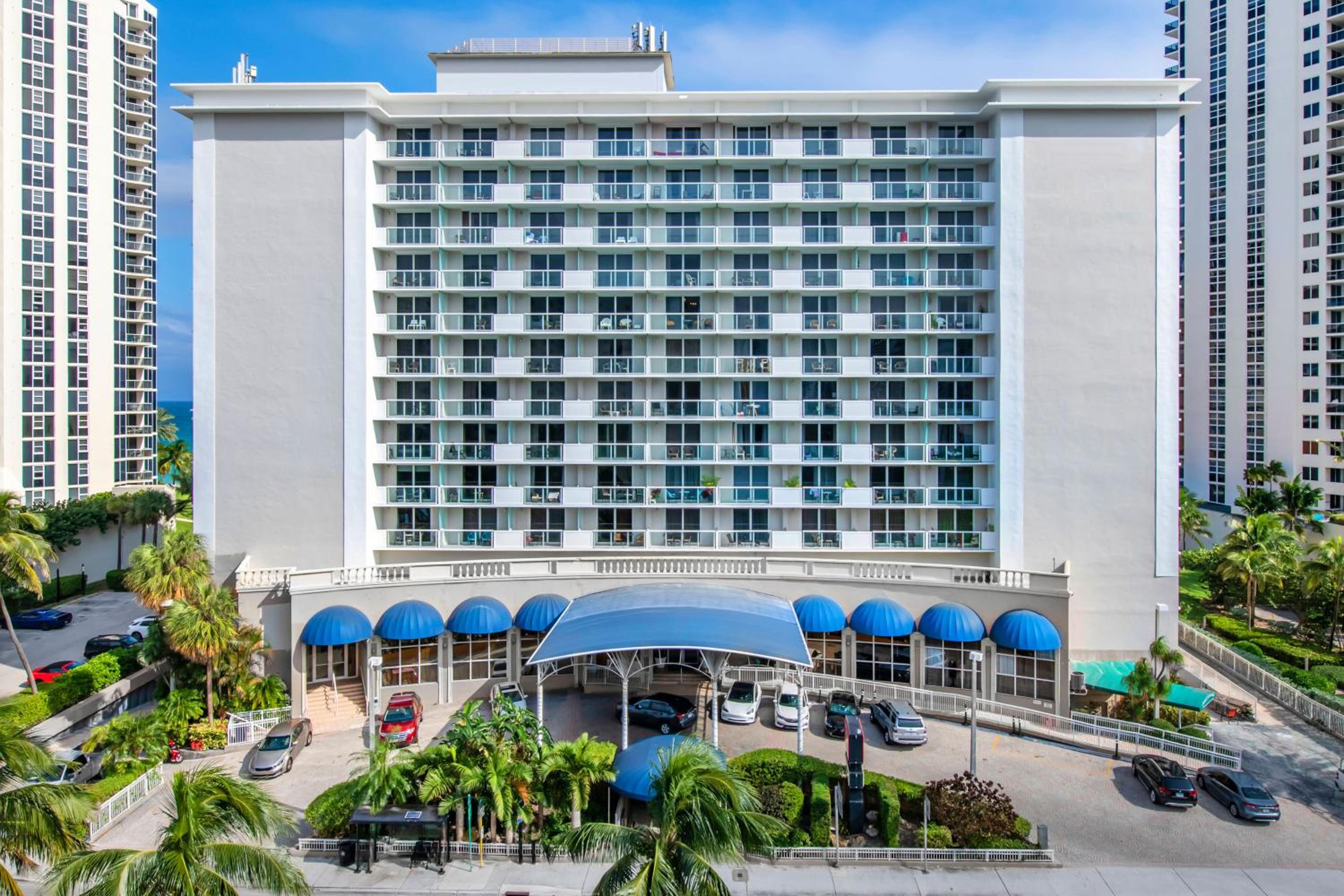Top floor oceanfront Miami Direct Access to the beach