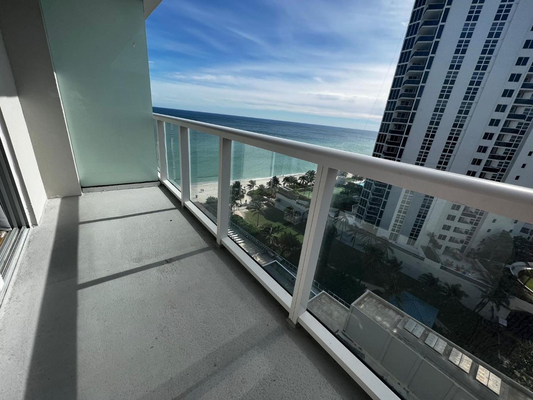 Top floor oceanfront Miami Direct Access to the beach