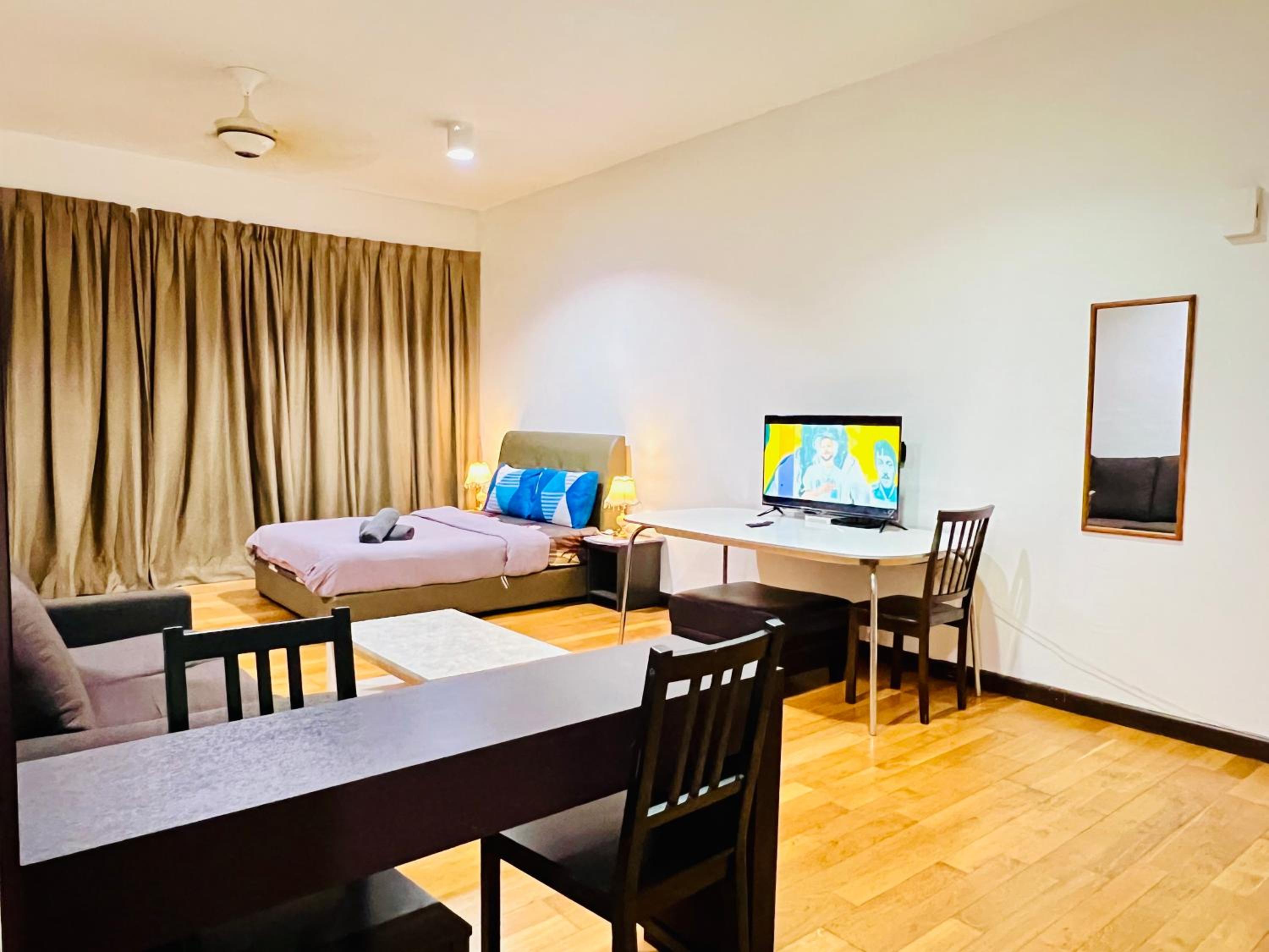Empire Hostel Regalia