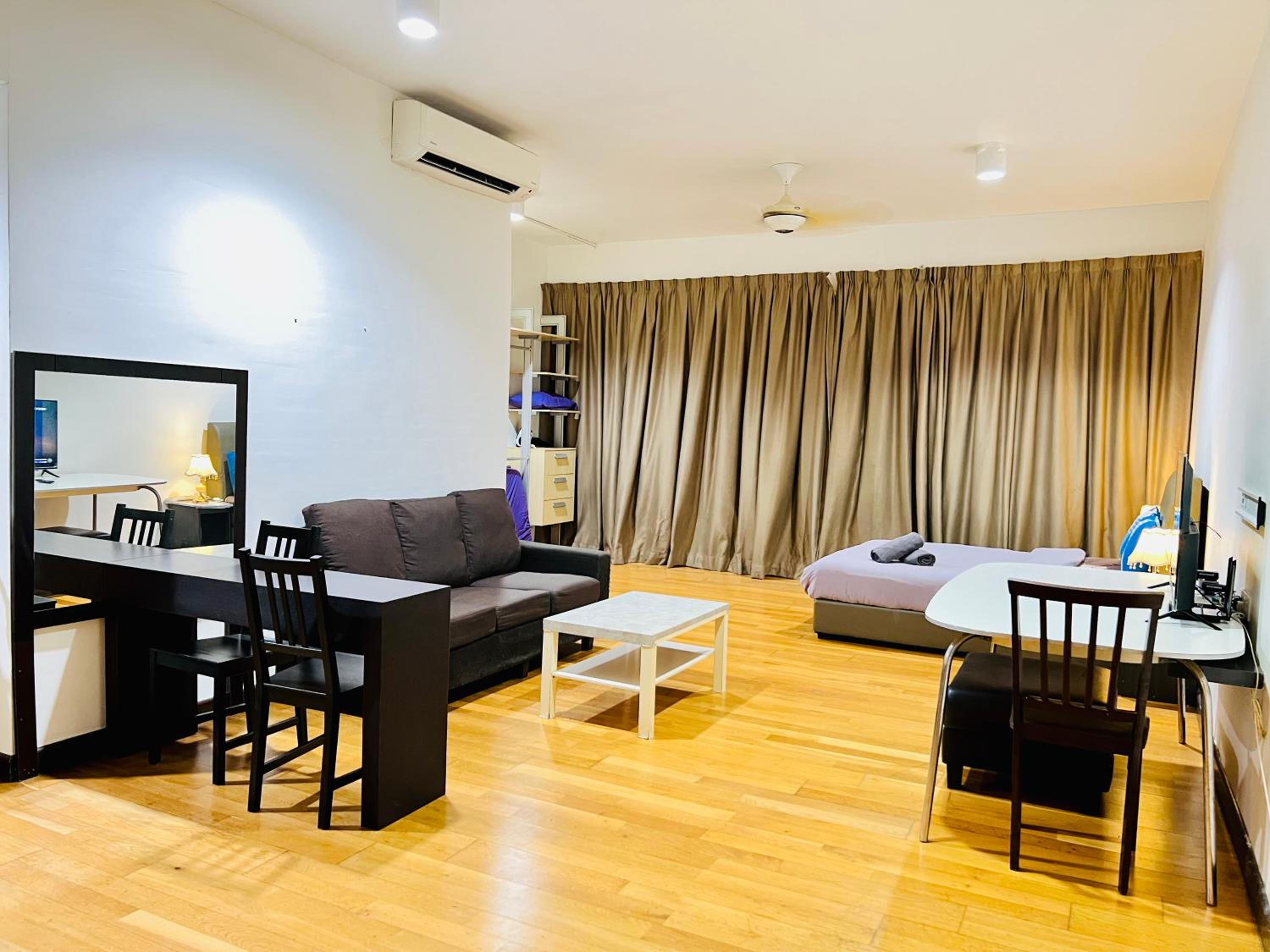 Empire Hostel Regalia