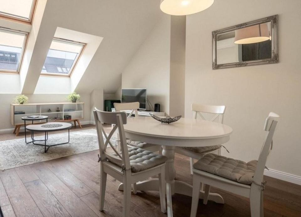 Riverside Apartment In The Heart of Old Town