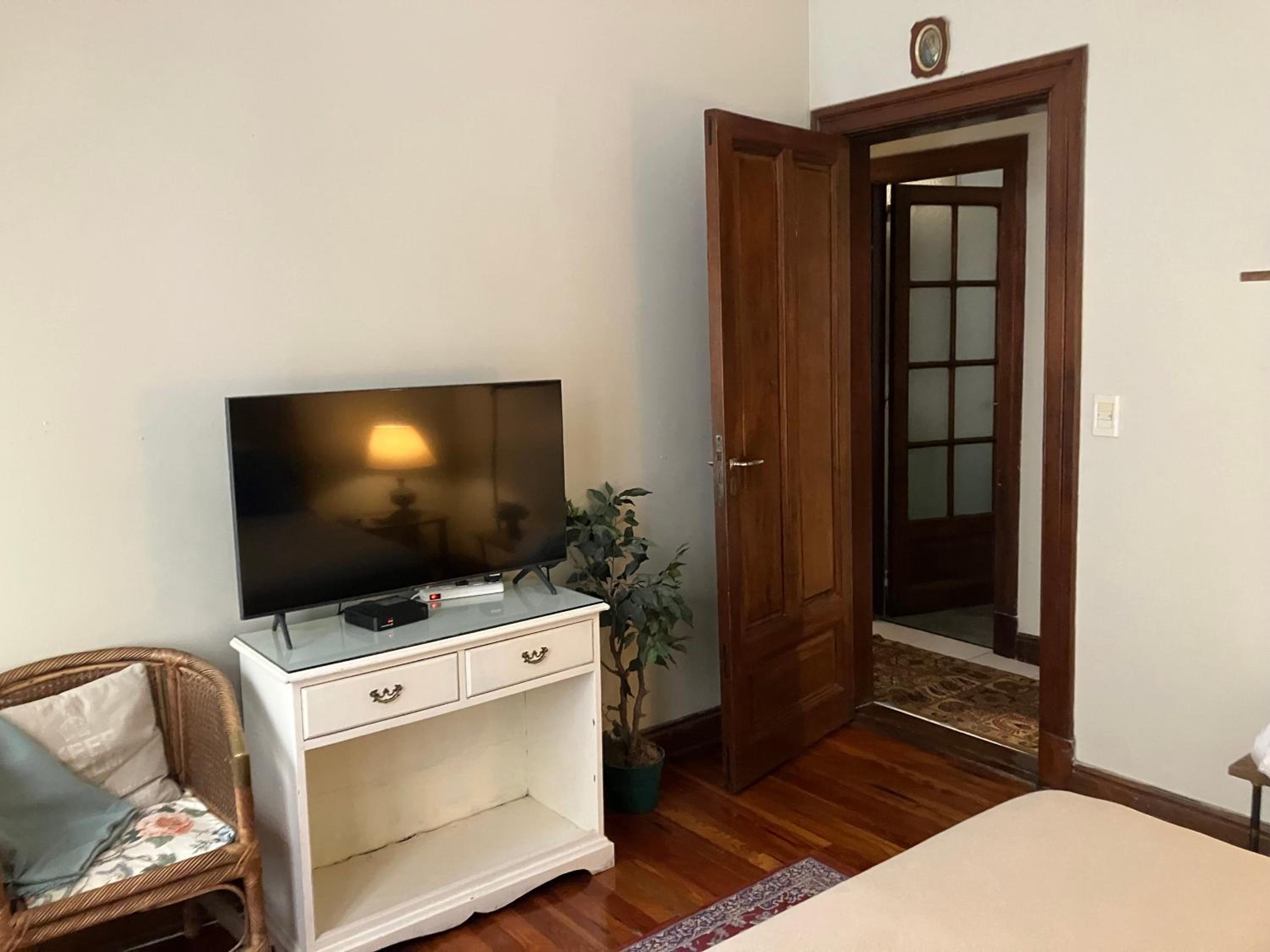 LARGE LOVELY FRENCH STYLE APARTMENT PALERMO o