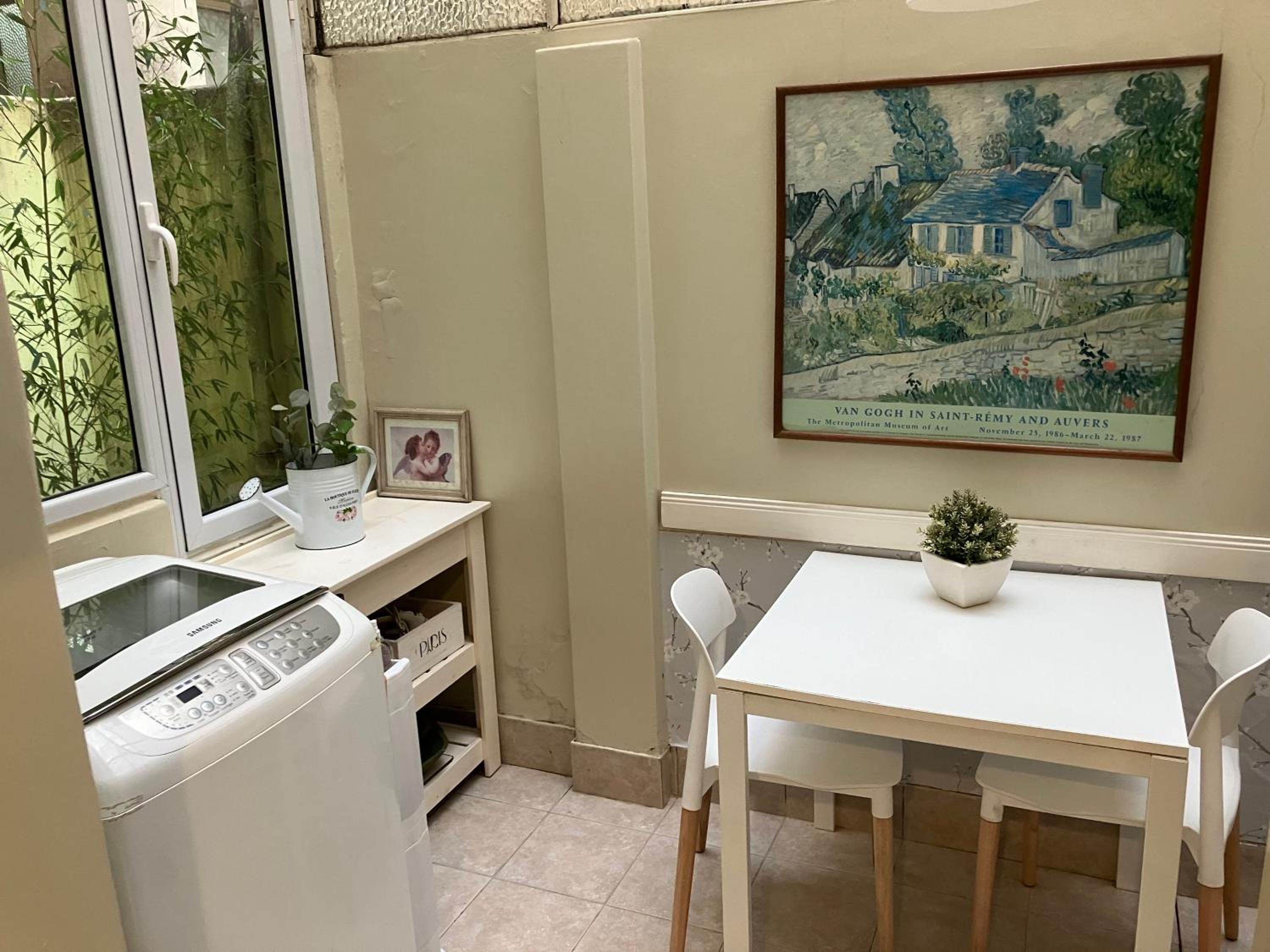 LARGE LOVELY FRENCH STYLE APARTMENT PALERMO o