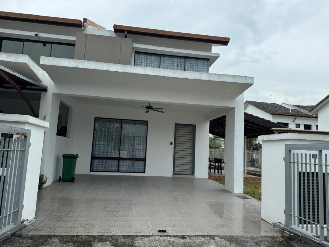 Sungai Long Guesthouse photo 1