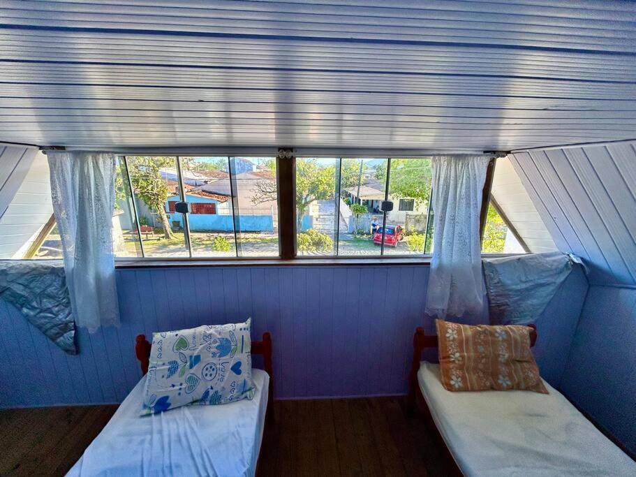 Pé na areia! Dois minutos de a pé