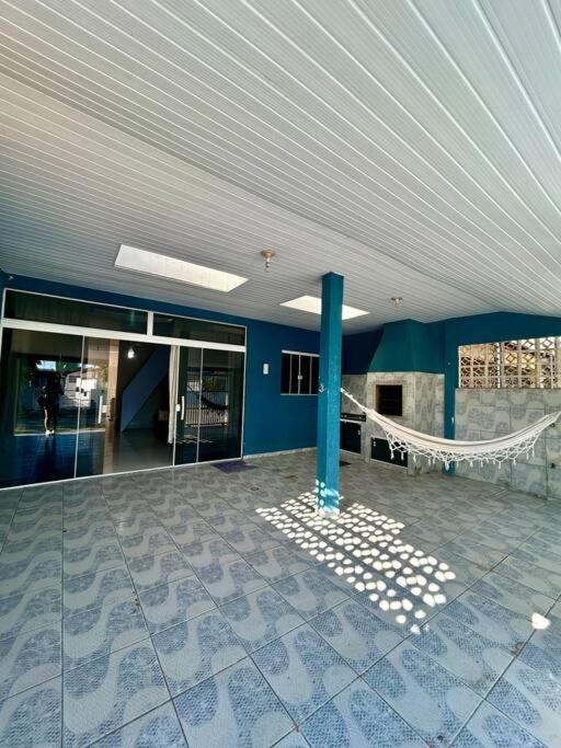 Pé na areia! Dois minutos de a pé