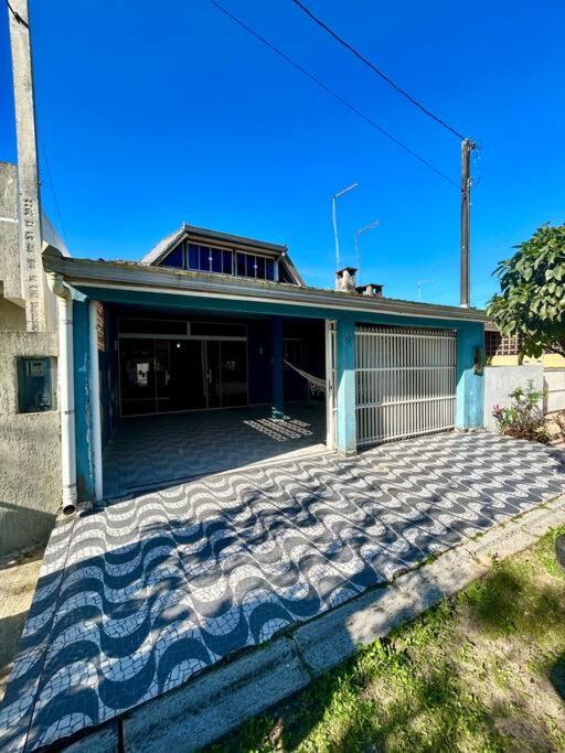 Pé na areia! Dois minutos de a pé