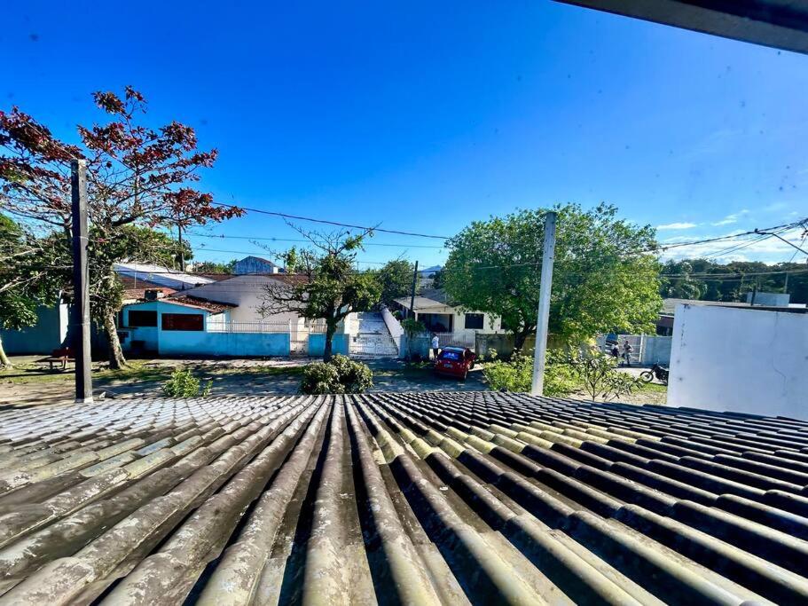 Pé na areia! Dois minutos de a pé