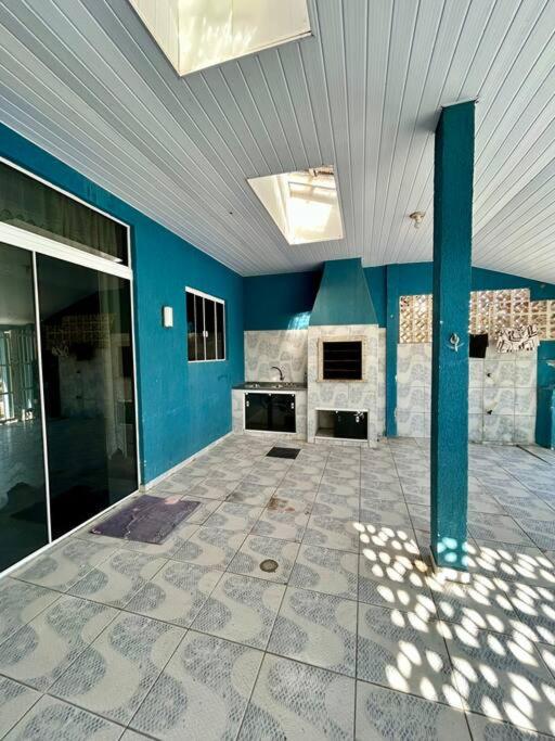 Pé na areia! Dois minutos de a pé