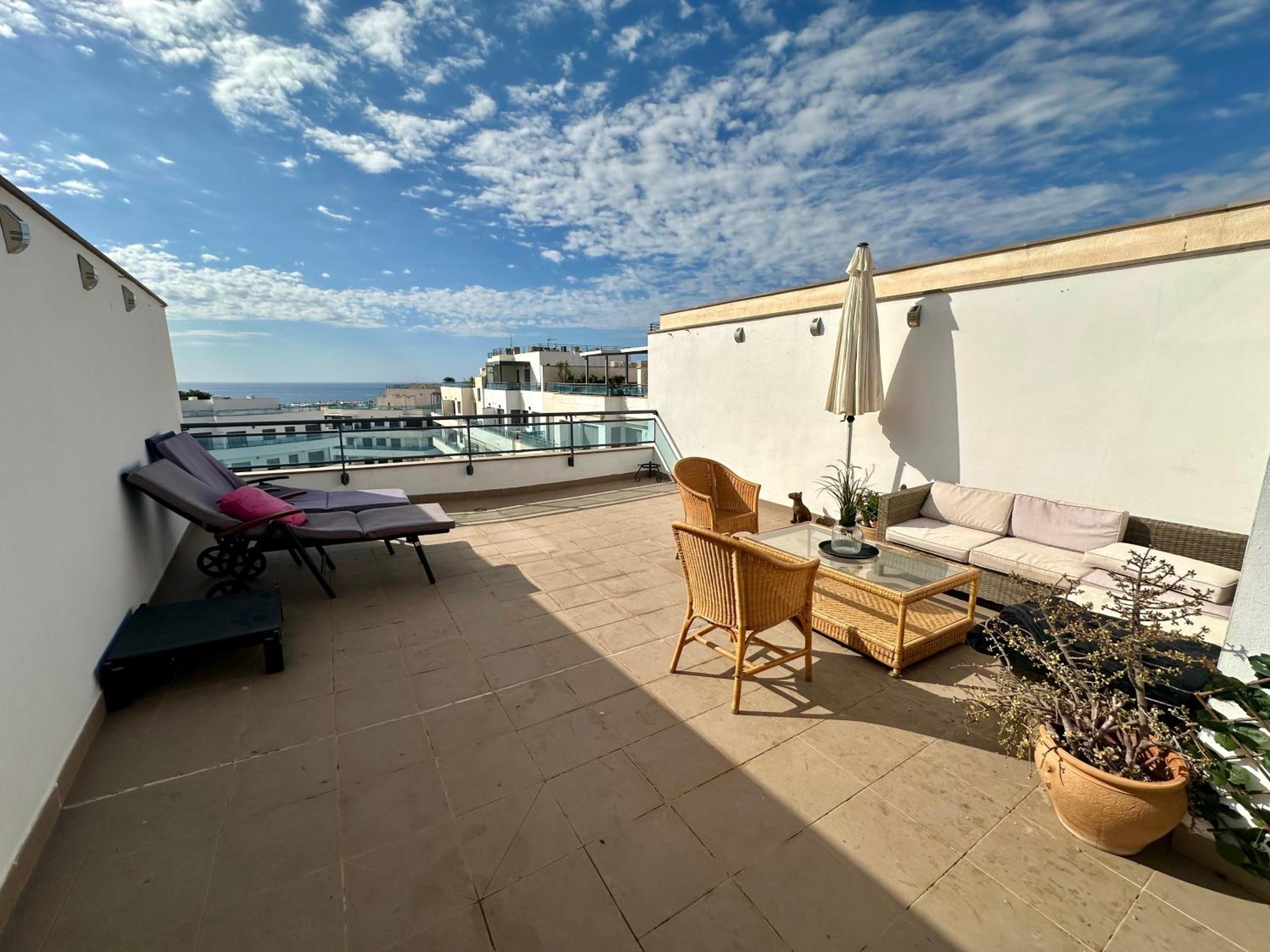 Terraza 250 m2 # BBQ # Playa 8min # Padel # WIFI # Apartamento
