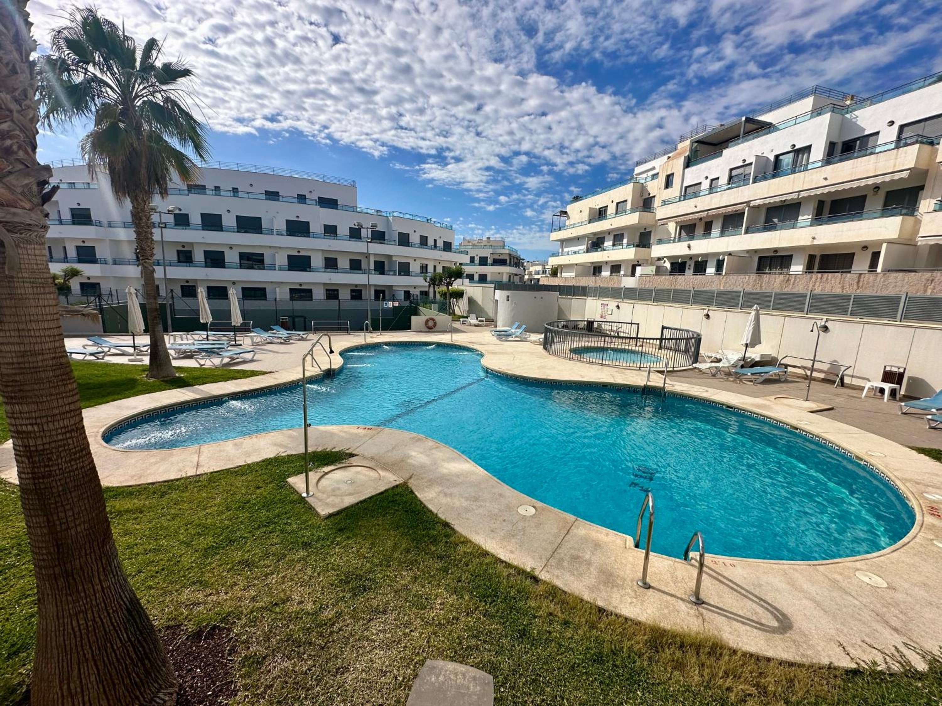 Terraza 250 m2 # BBQ # Playa 8min # Padel # WIFI # Apartamento