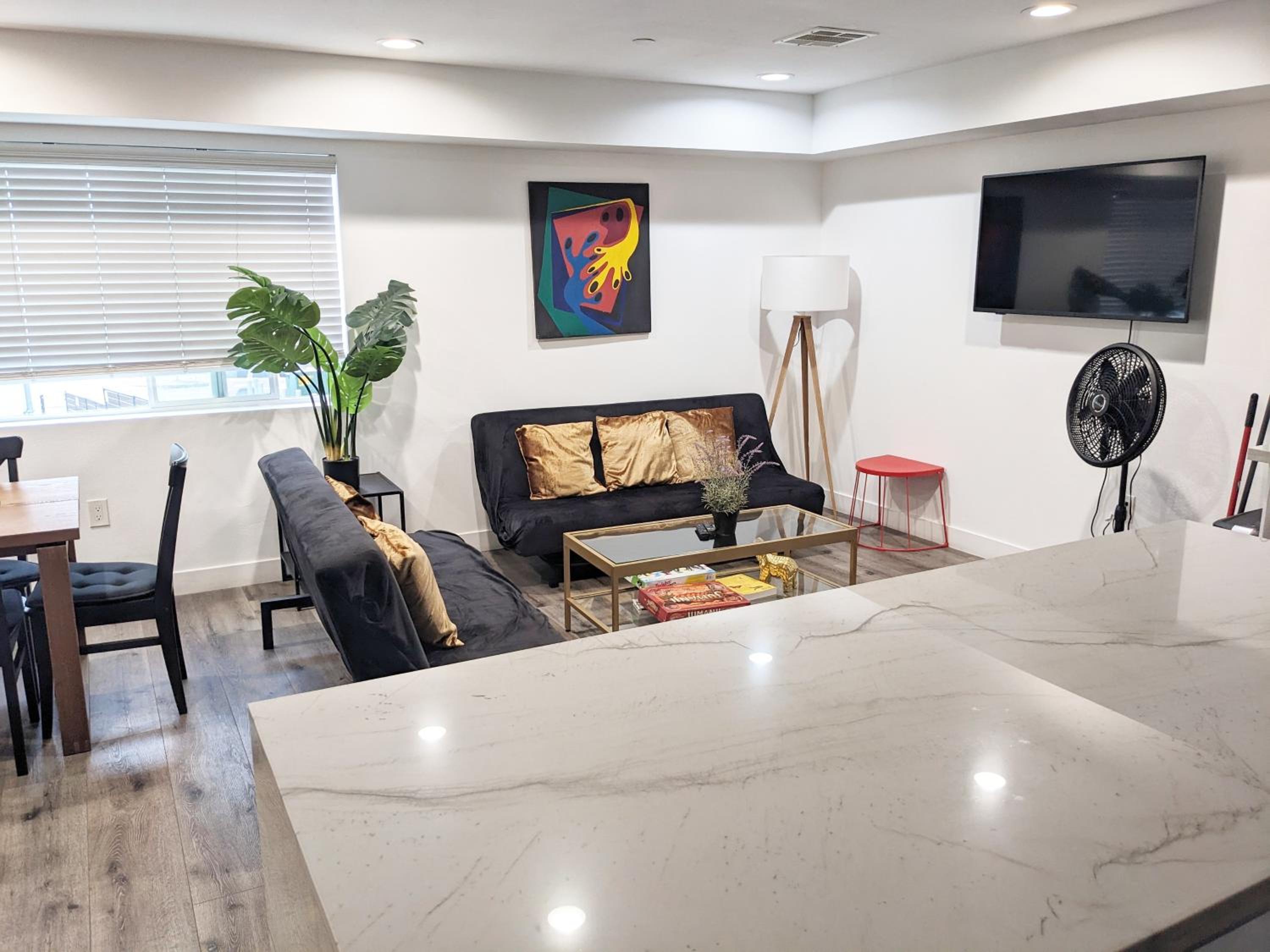 Modern 3BR Home in Mid-City