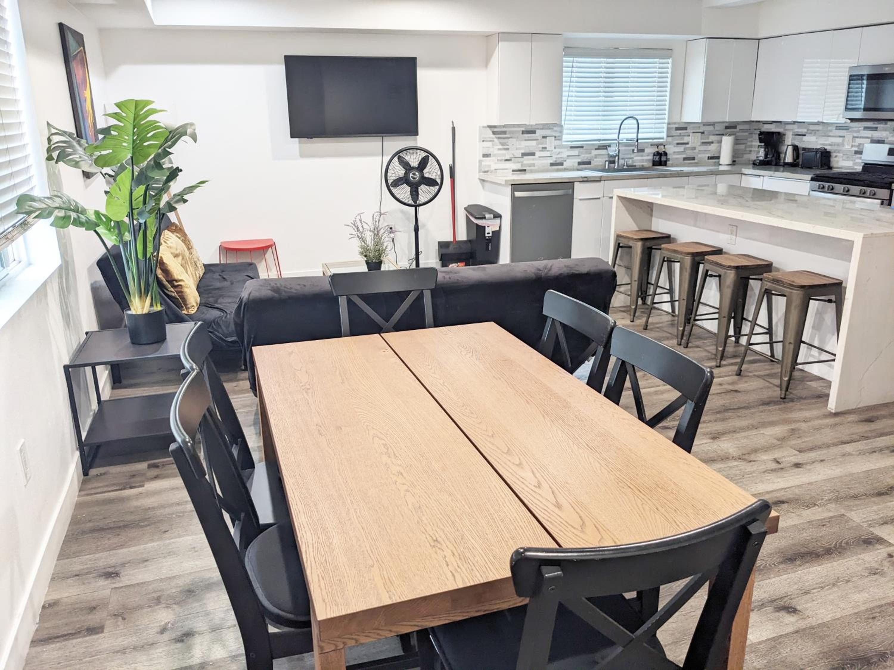 Modern 3BR Home in Mid-City