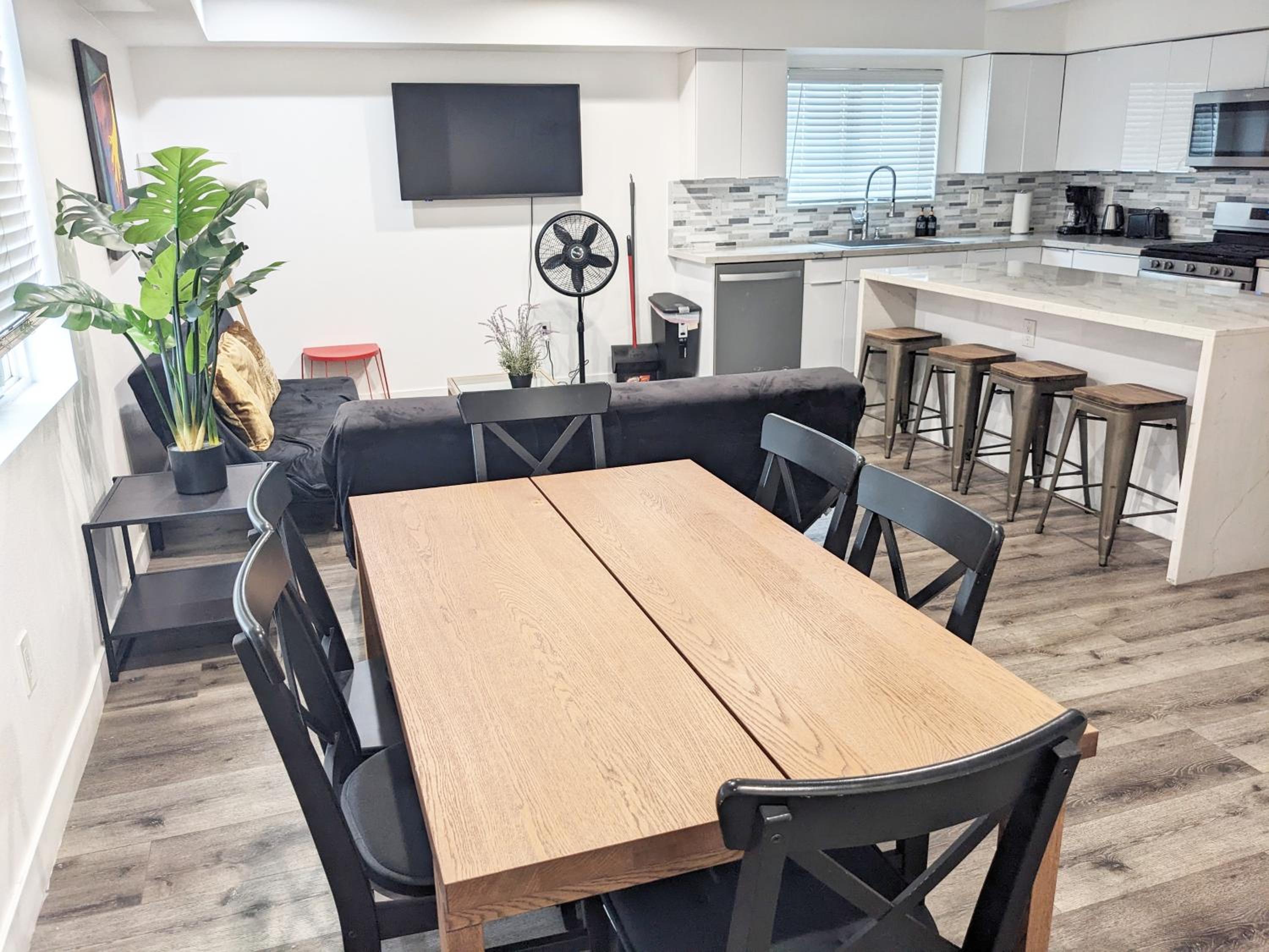 Modern 3BR Home in Mid-City