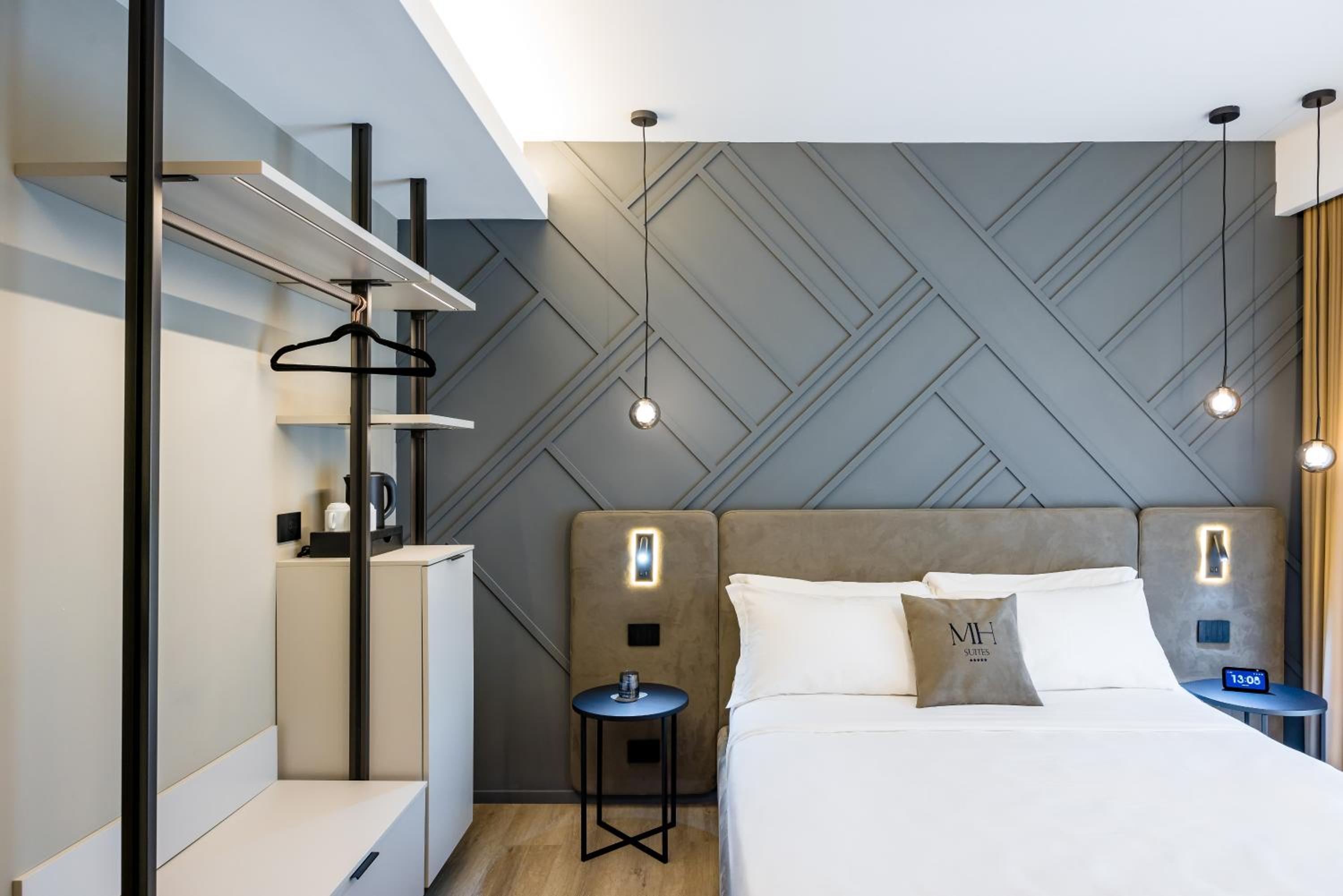 MH SUITES Plebiscito