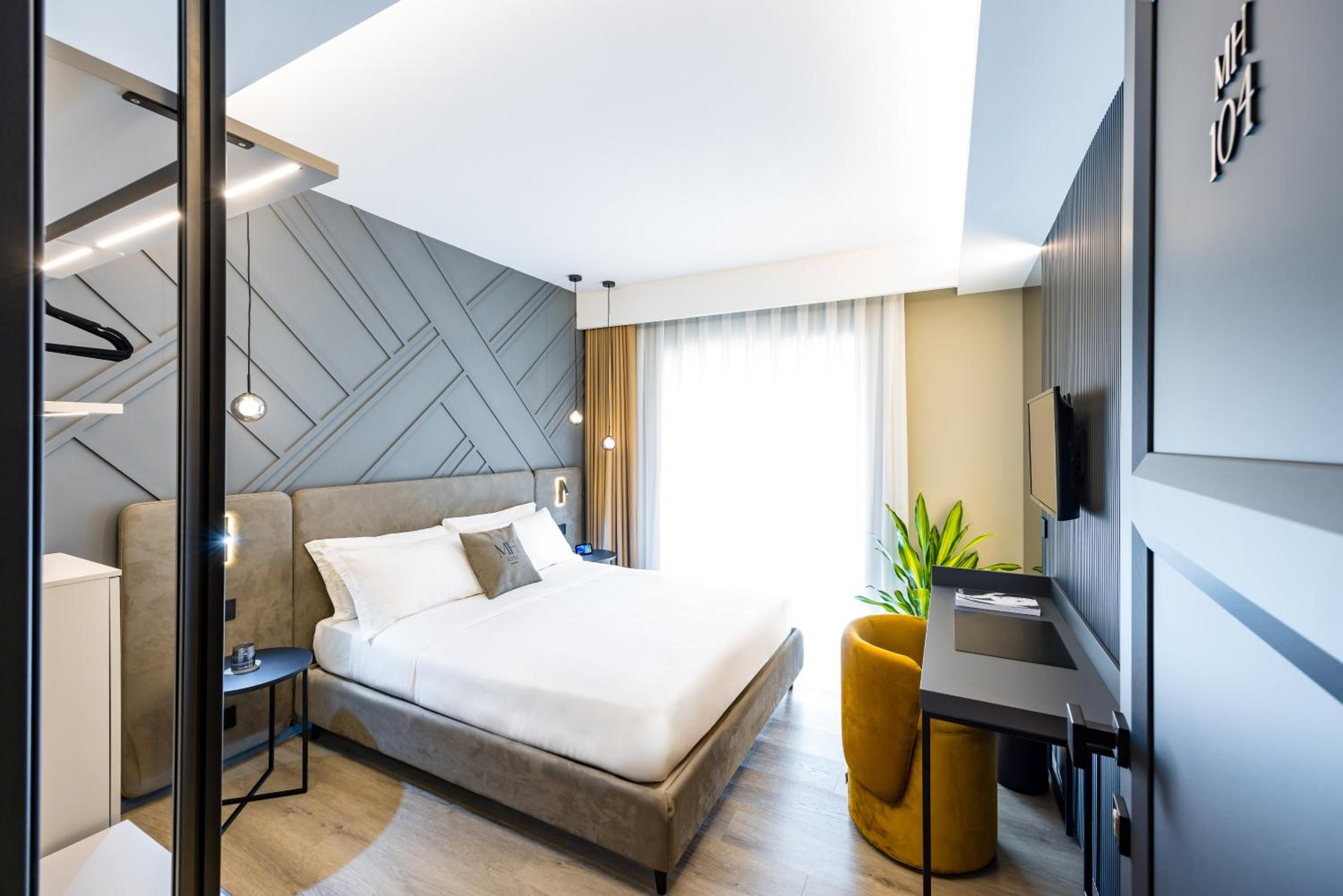 MH SUITES Plebiscito