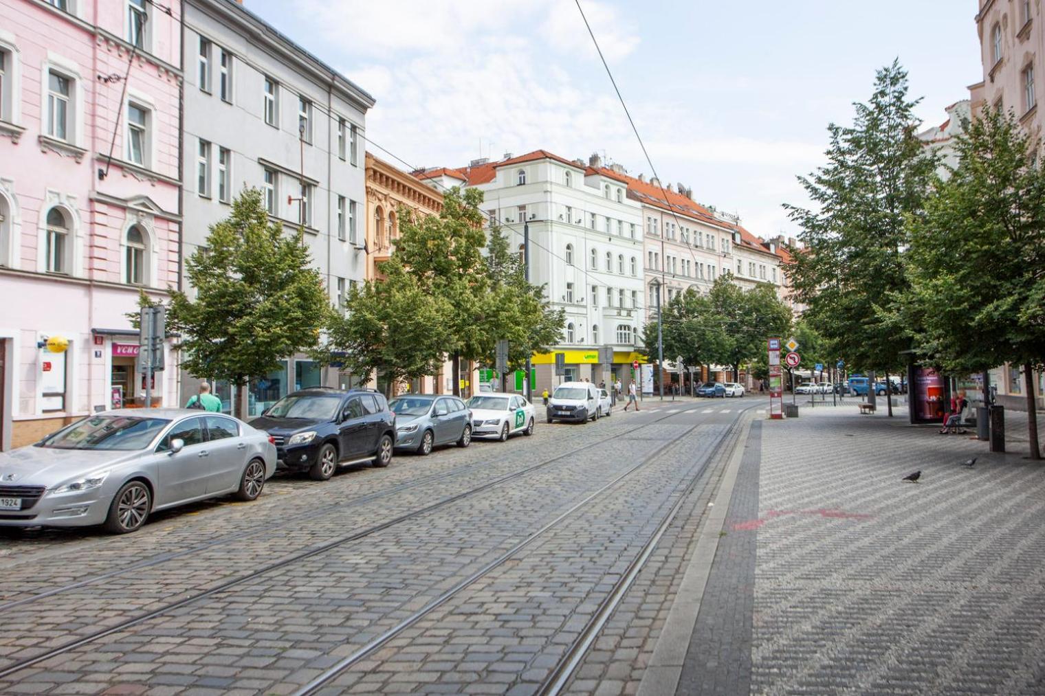 Blueground Rostovska str renovated furnished PRG-19
