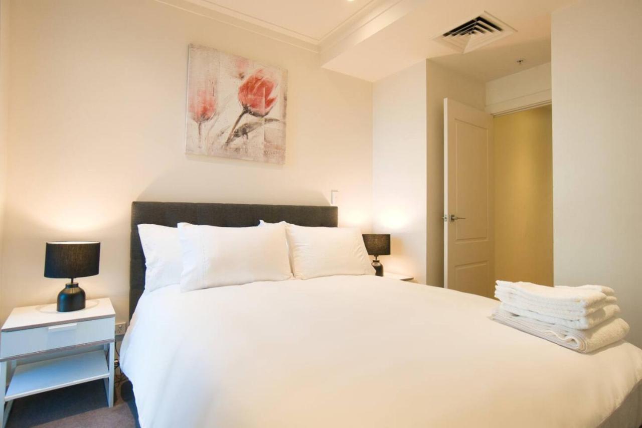 Luxury 2BR Serviced Apartment 1505 at The Rowlands
