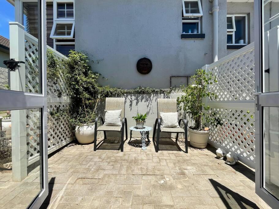 Modern Suburban Apartment view 4