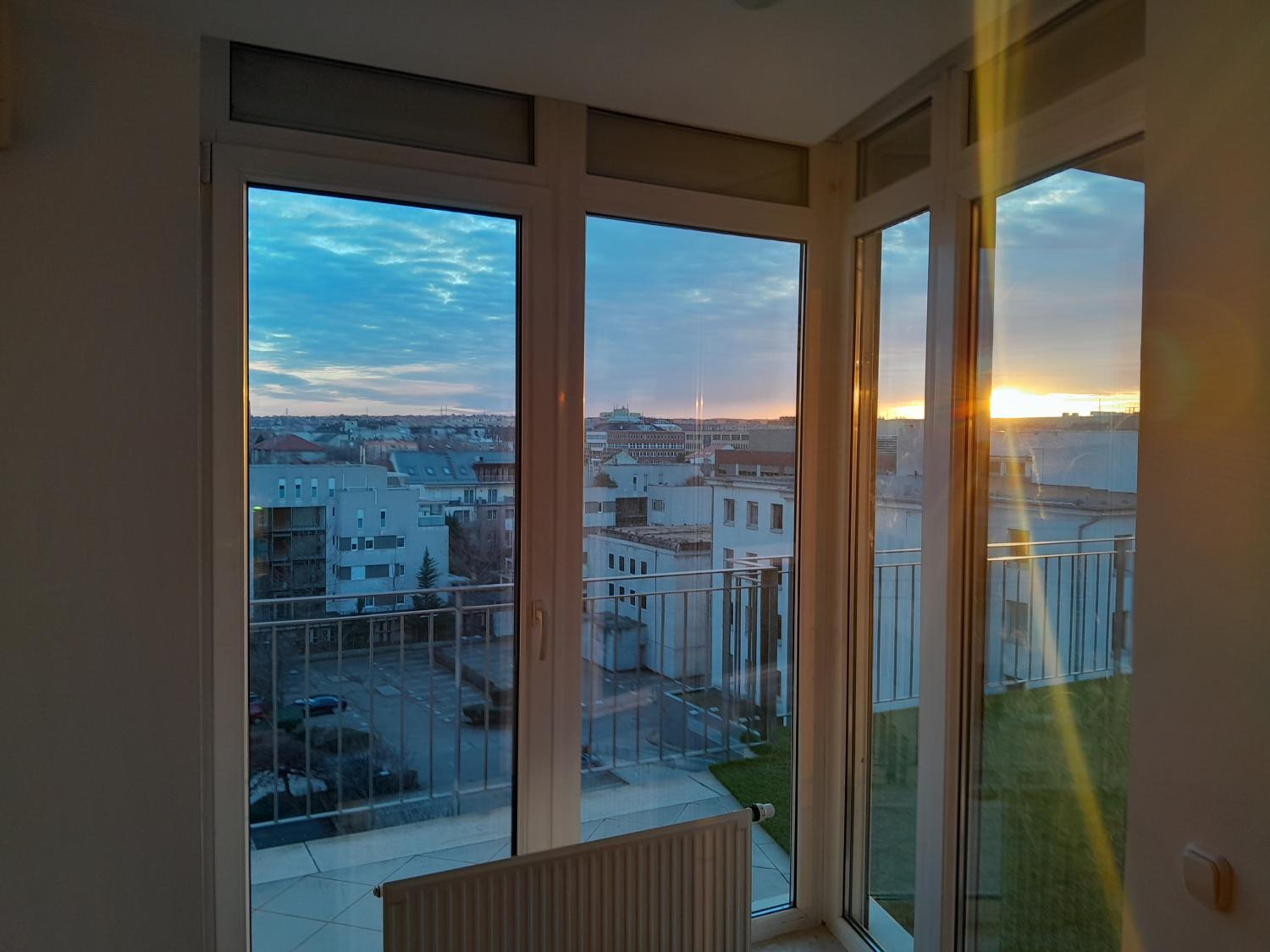 Penthouse Rooftop Residence with huge sky terrace view 4