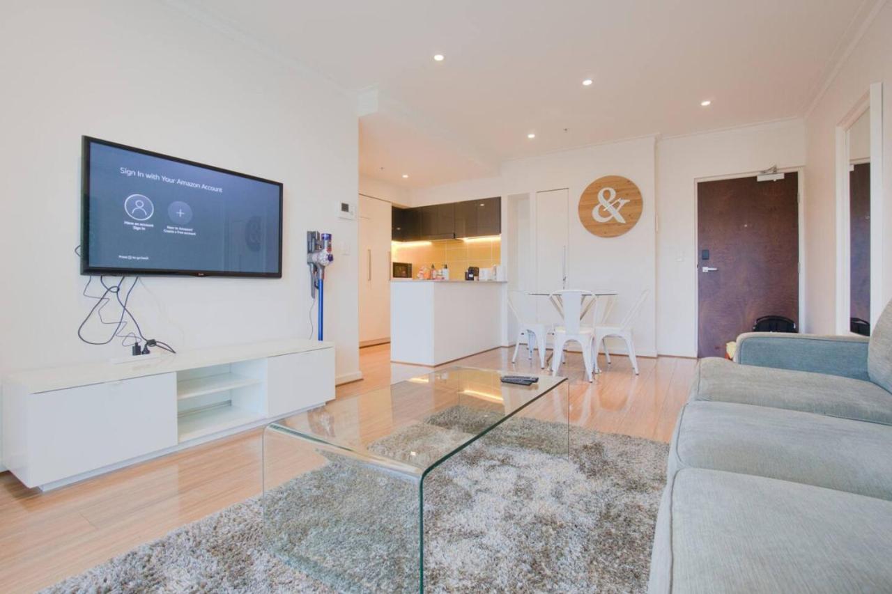 Luxury 1BR Serviced Apartment 506 at The Rowlands