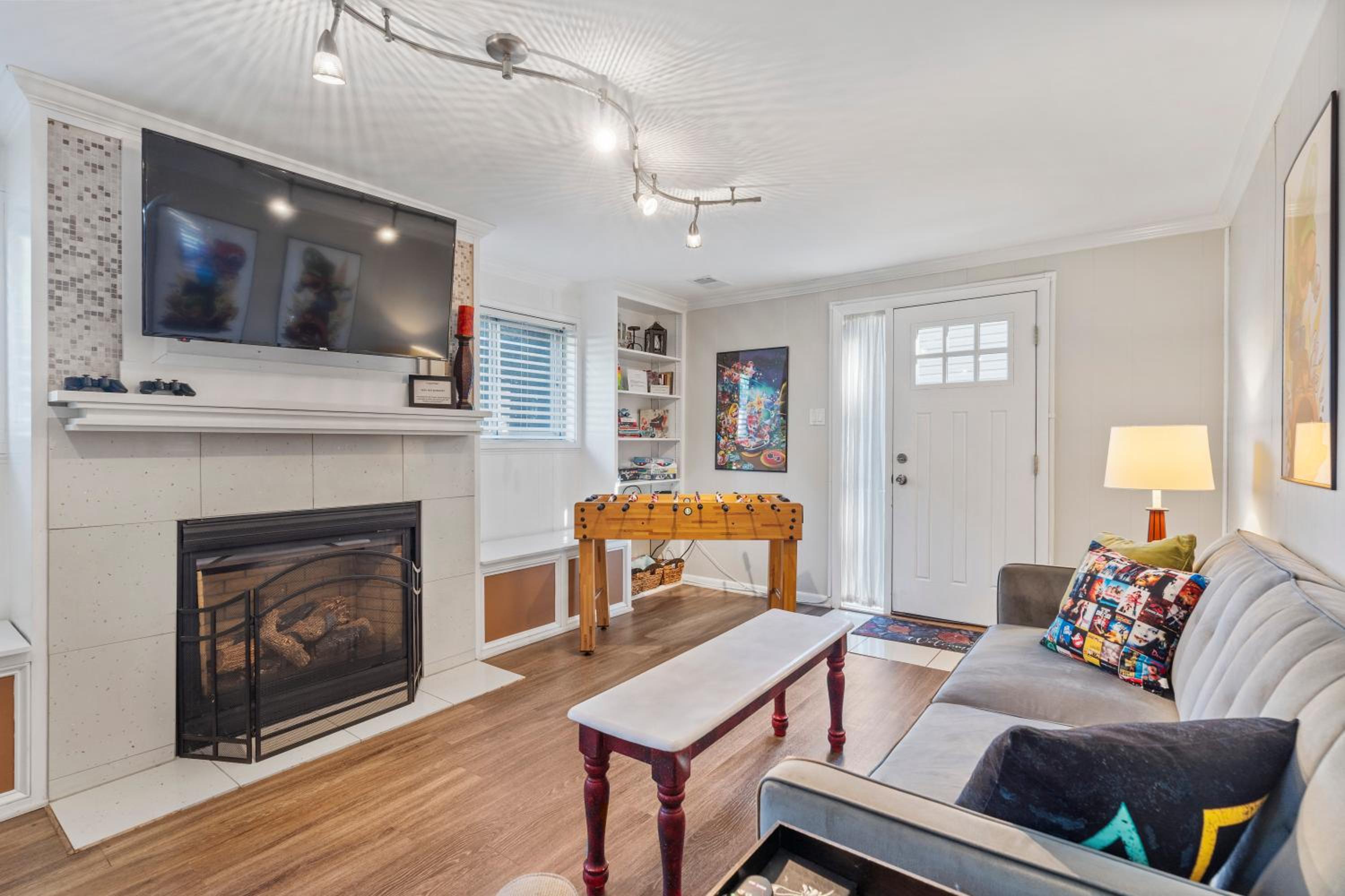 Spacious 5 Bedroom Home in Washington DC Suburb view 2