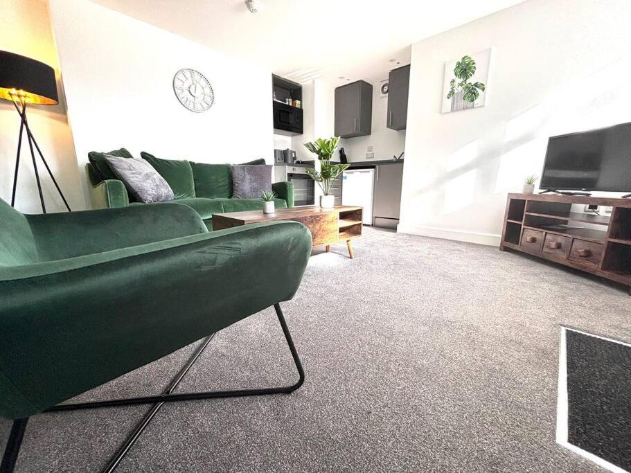 Private Basement Home in Bradford with WiFi and Parking Sleeps 2 by PureStay view 4