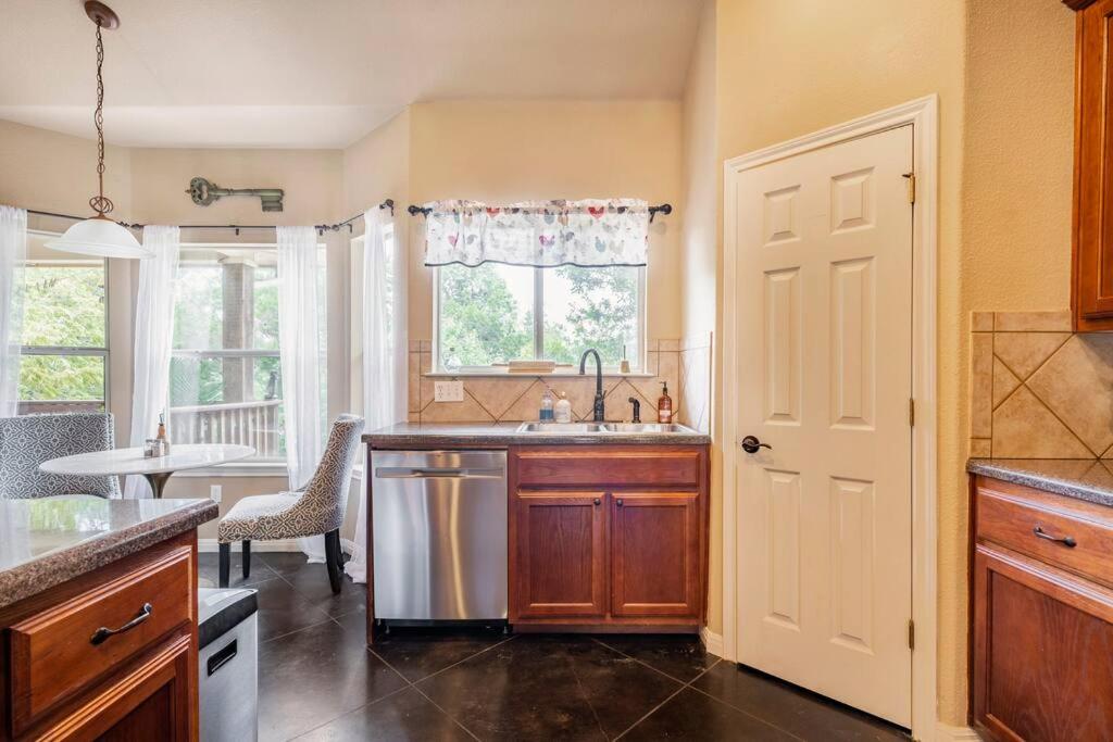 Casa Vista Chula - Lake Travis - Hot Tub - Property Image 32