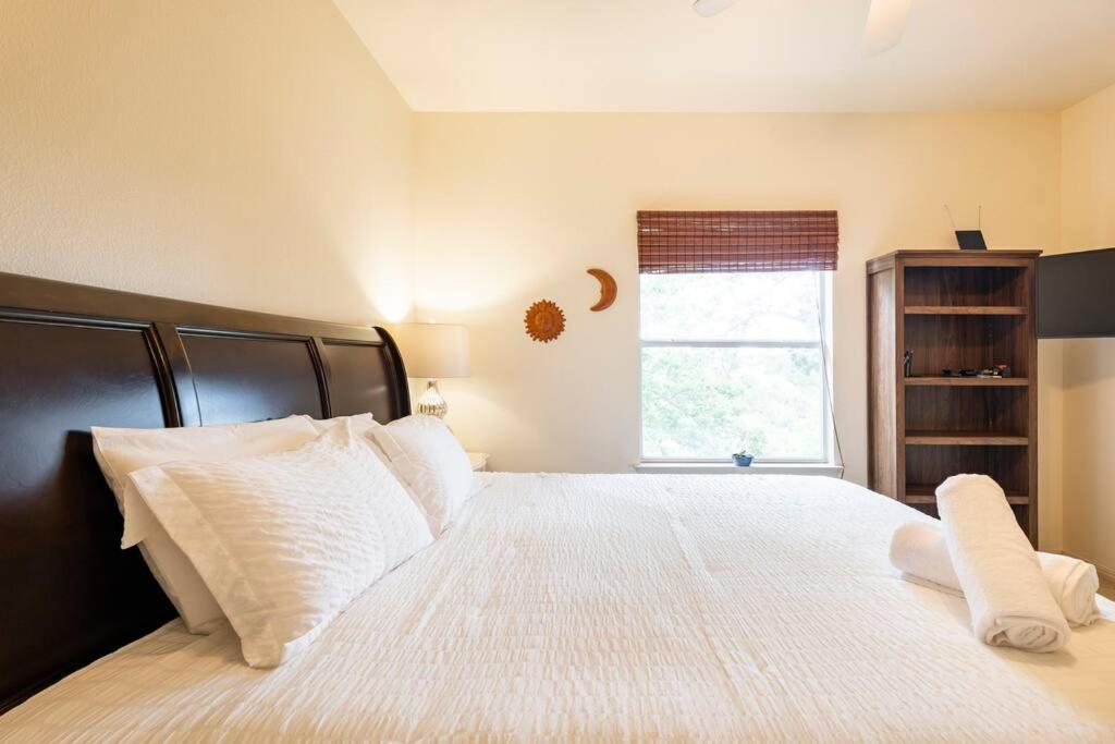 Casa Vista Chula - Lake Travis - Hot Tub - Property Image 30