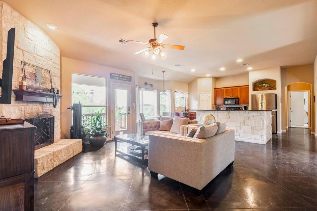 Casa Vista Chula - Lake Travis - Hot Tub - Property Image 12