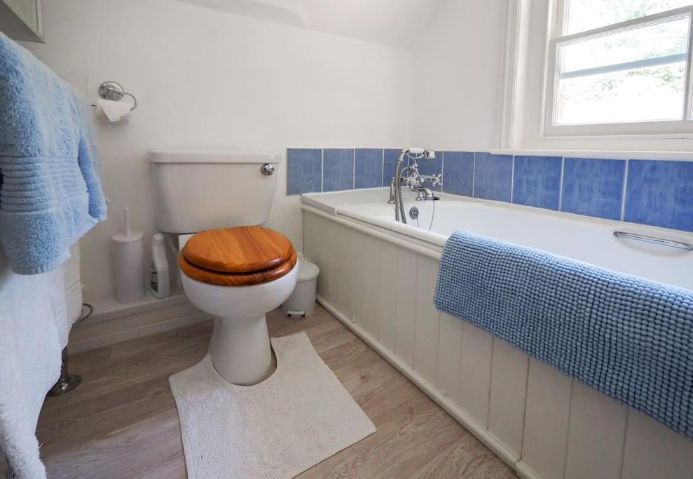 Landford's Cottage, your retreat! view 2