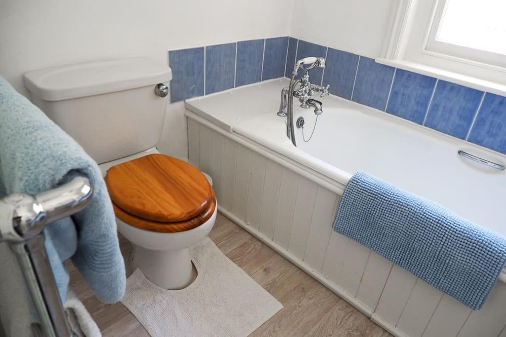 Landford's Cottage, your retreat! view 3