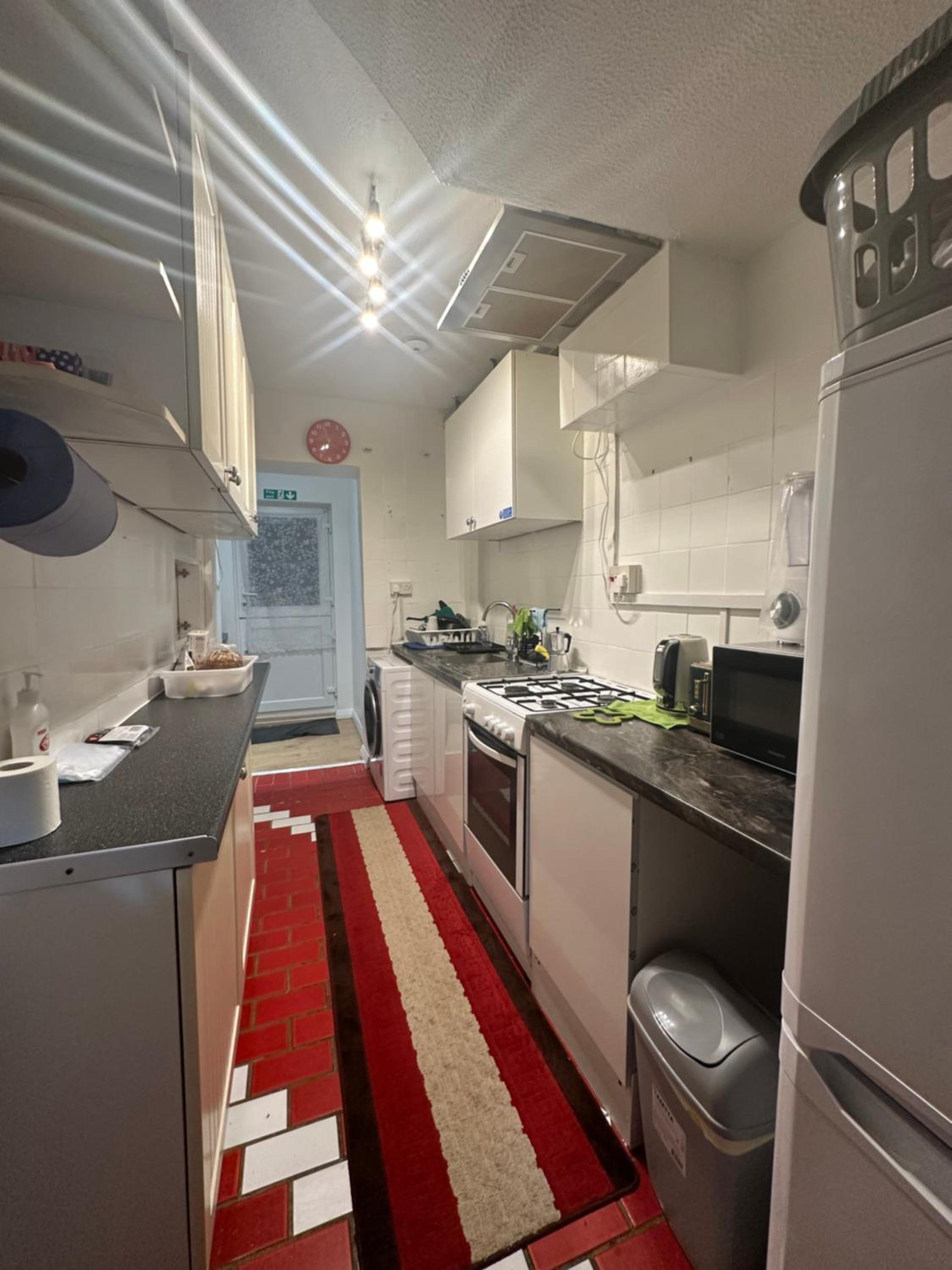 Ensuite Luxury 1st Studio Flat With full Private Toilet And Shower With its Own Kitchenette A Fully Equipped Independent Studio Flat view 4