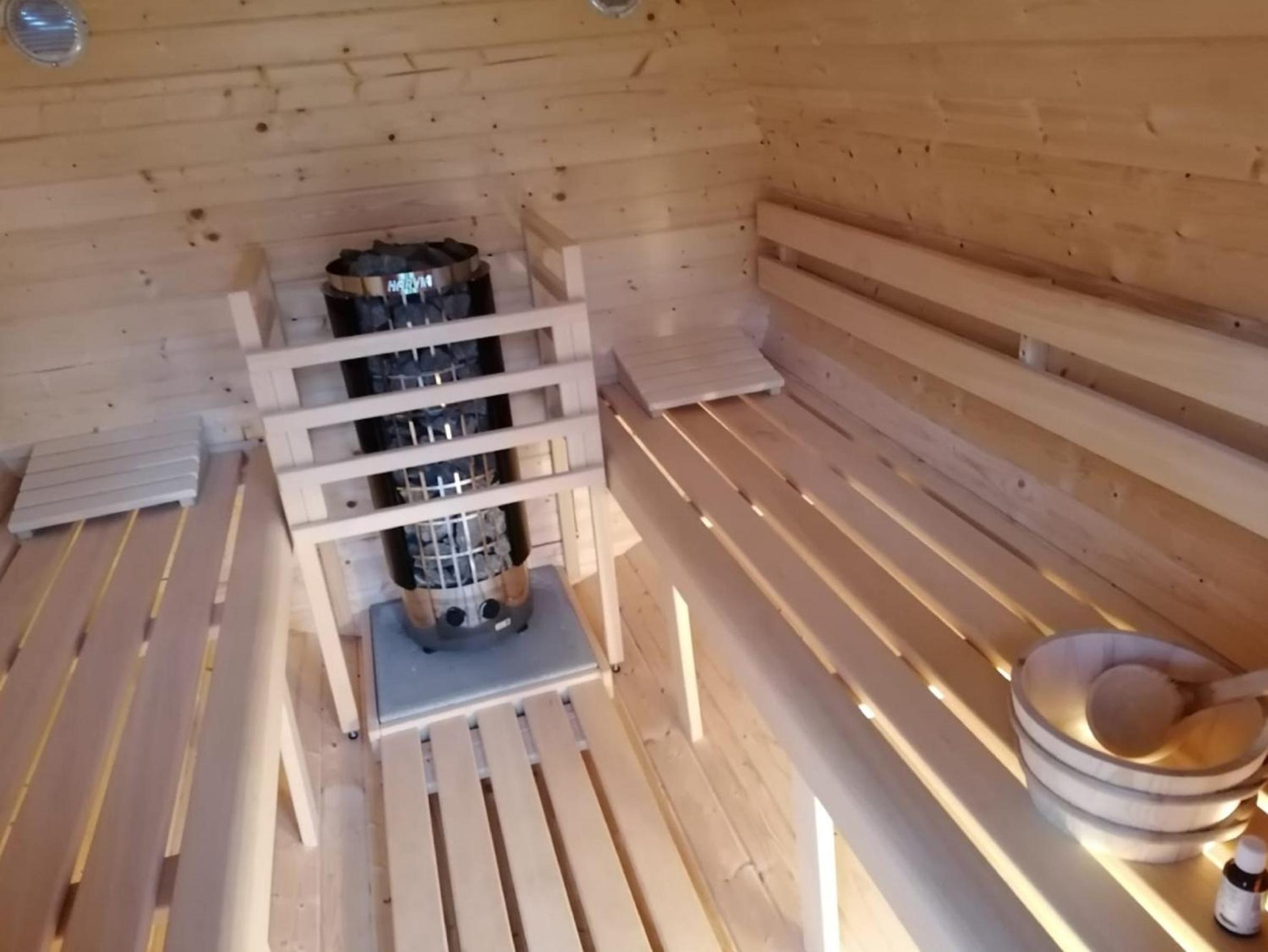 Entzückende Reetdachkate am Feldrand mit Kamin