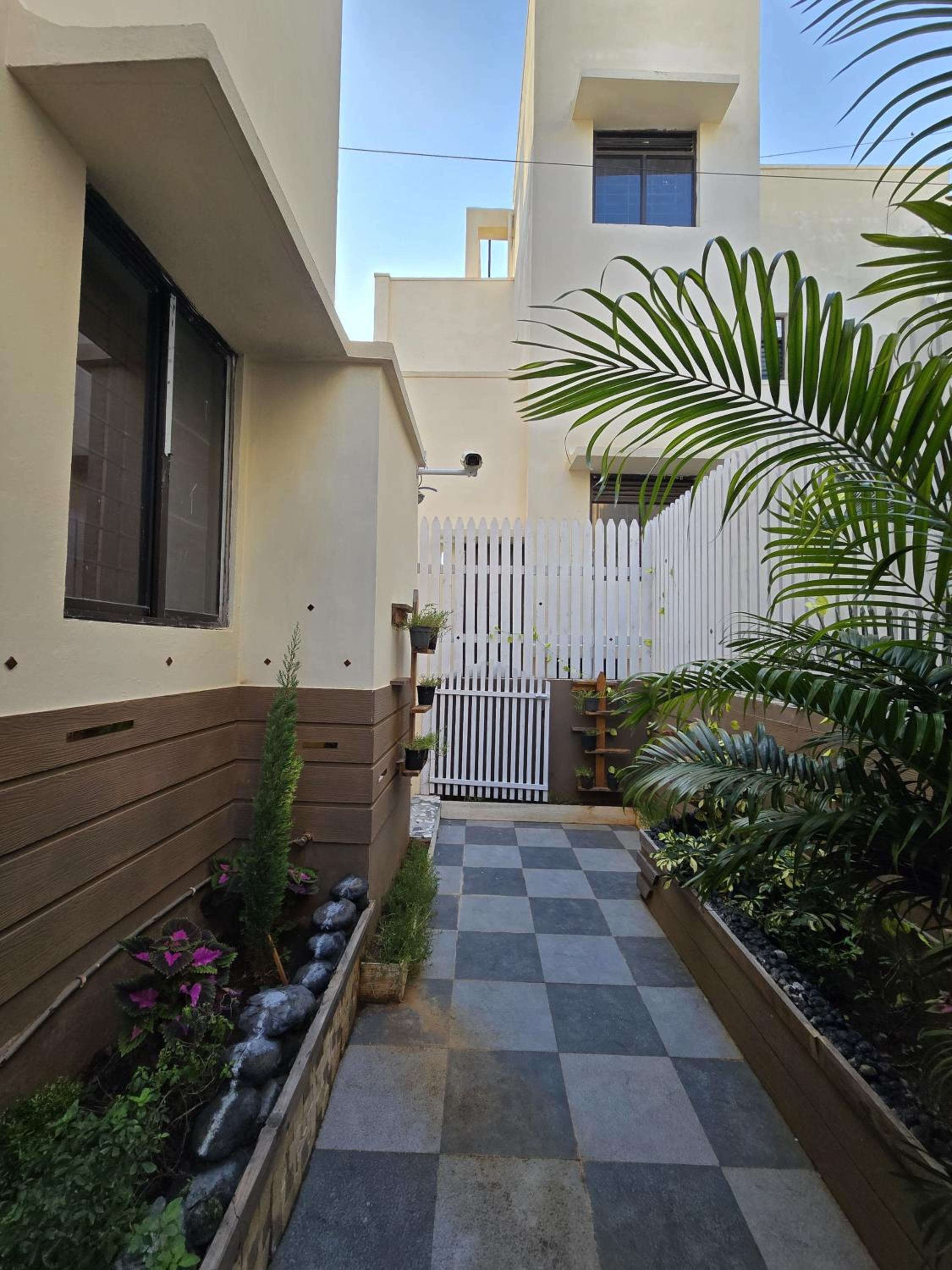 Yehova Inn