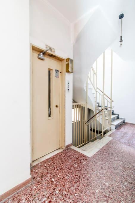 Ariane's 2-bdr Apart in Athens