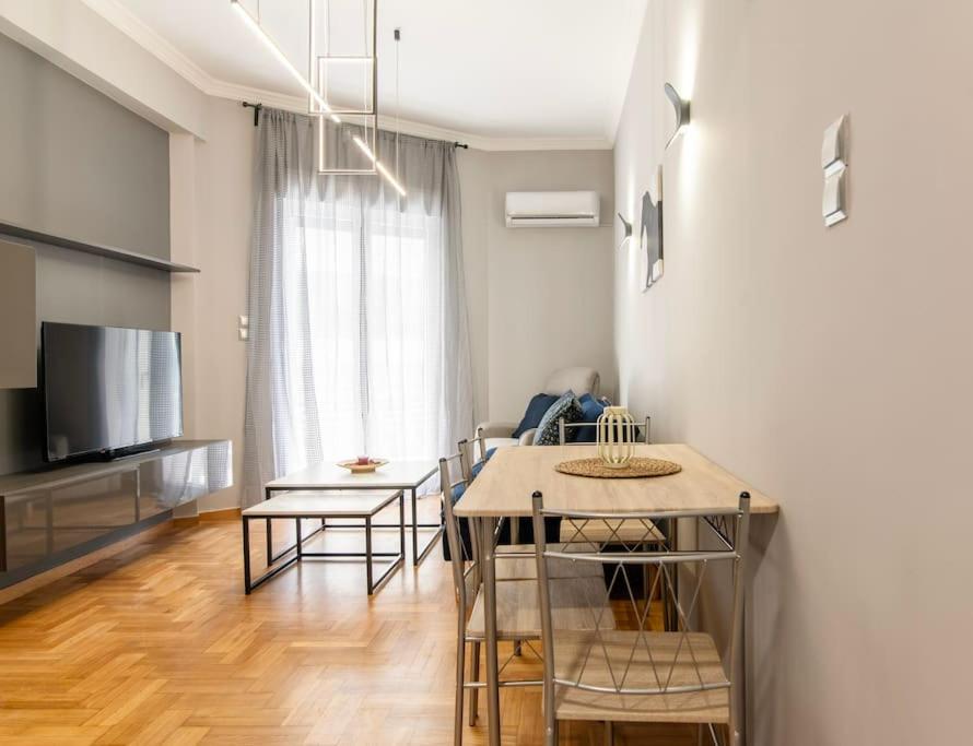 Ariane's 2-bdr Apart in Athens