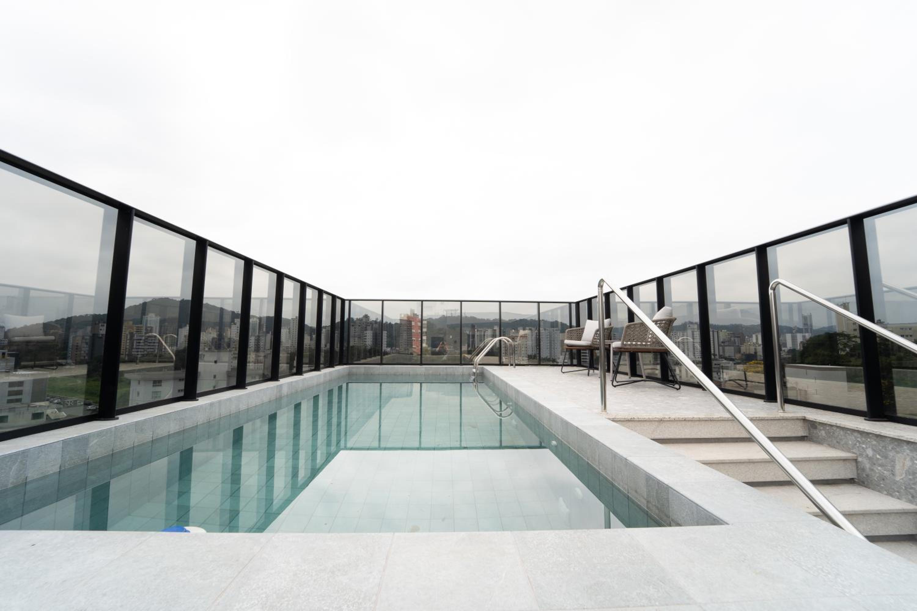 Lofts amplos e sofisticados a 600m da Vila Germânica