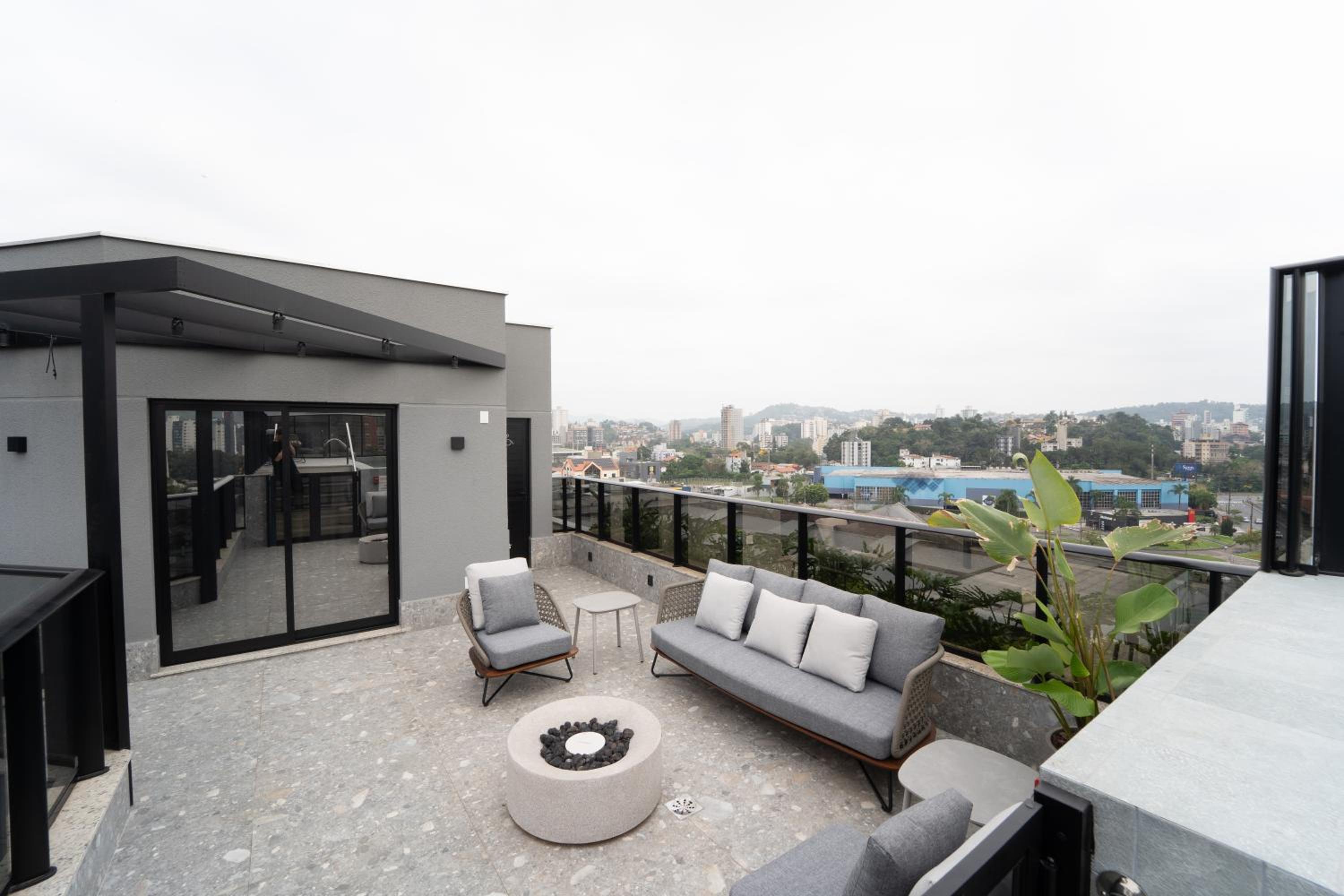Lofts amplos e sofisticados a 600m da Vila Germânica