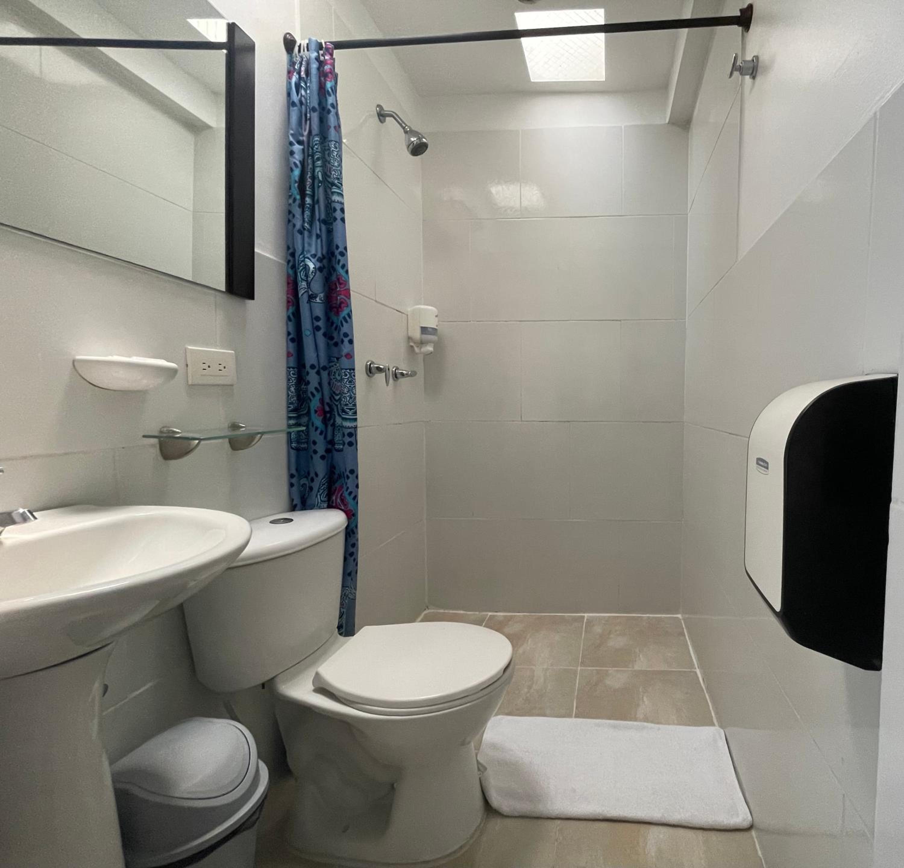 Hostal Lleras Calle 8