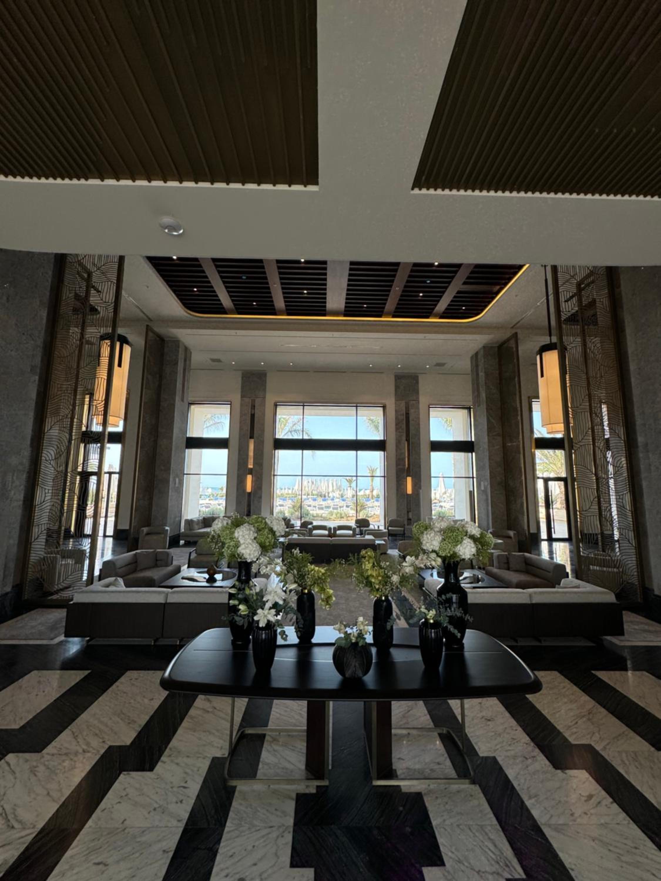 Sea Breeze The Grand Hotel Apartment