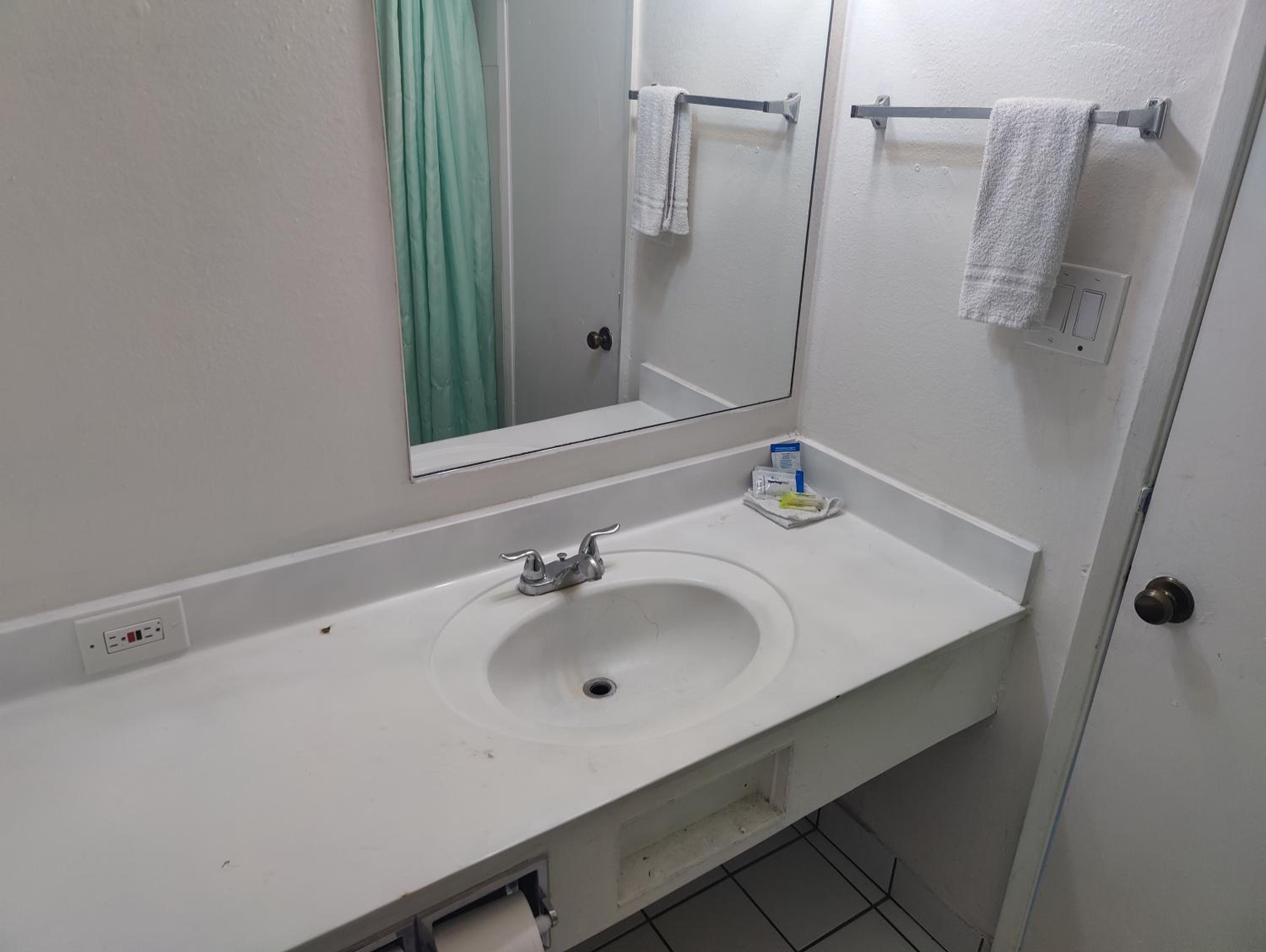 Best Inn & Suites