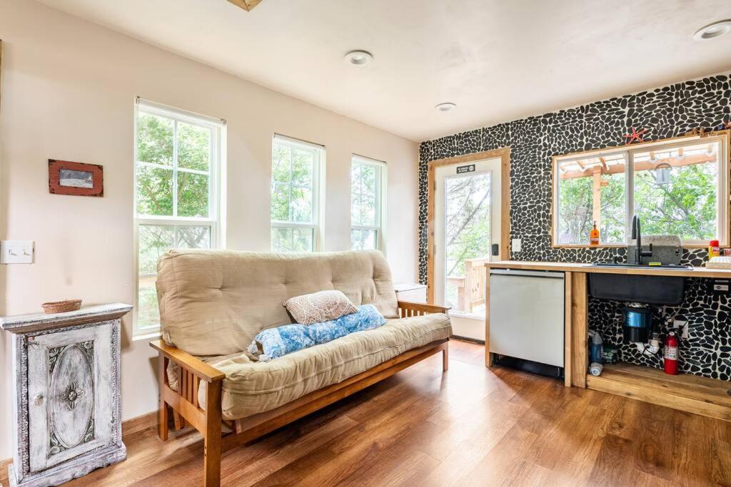 Cozy Coop Casita - Lake Travis-Hot Tub-Tiny House view 4