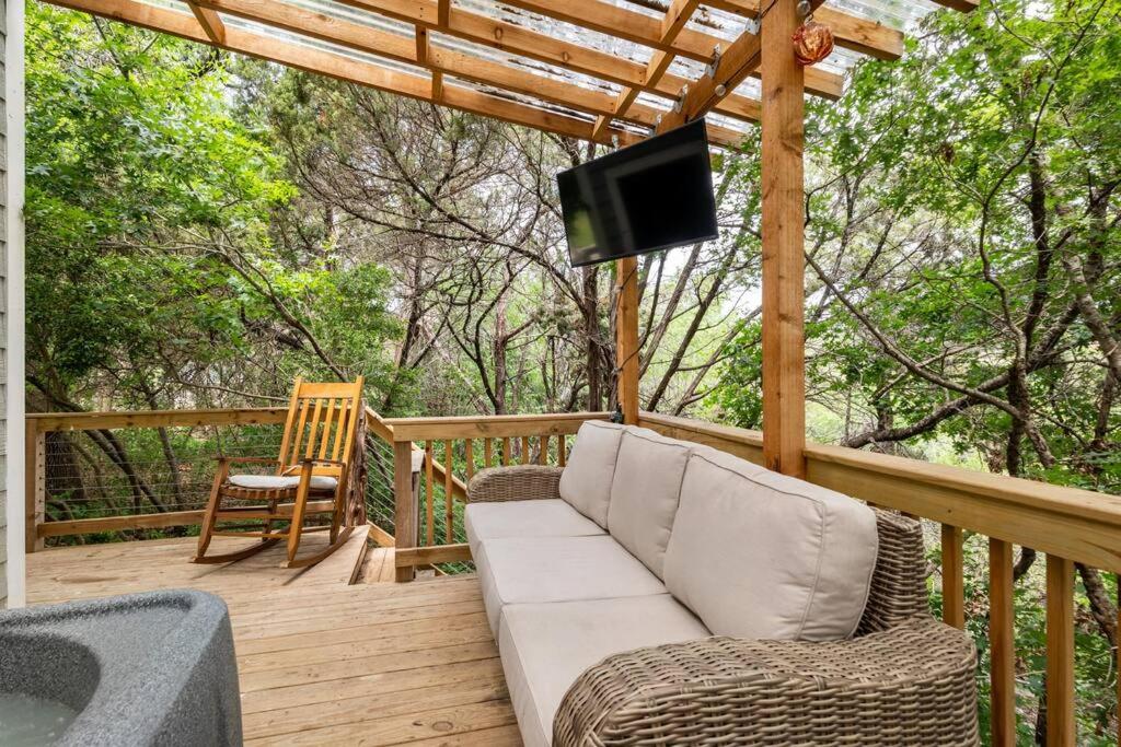 Cozy Coop Casita - Lake Travis-Hot Tub-Tiny House view 5