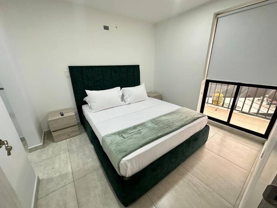 Hito 202 Amplio Apartaestudio en Av 19 Norte con balcon